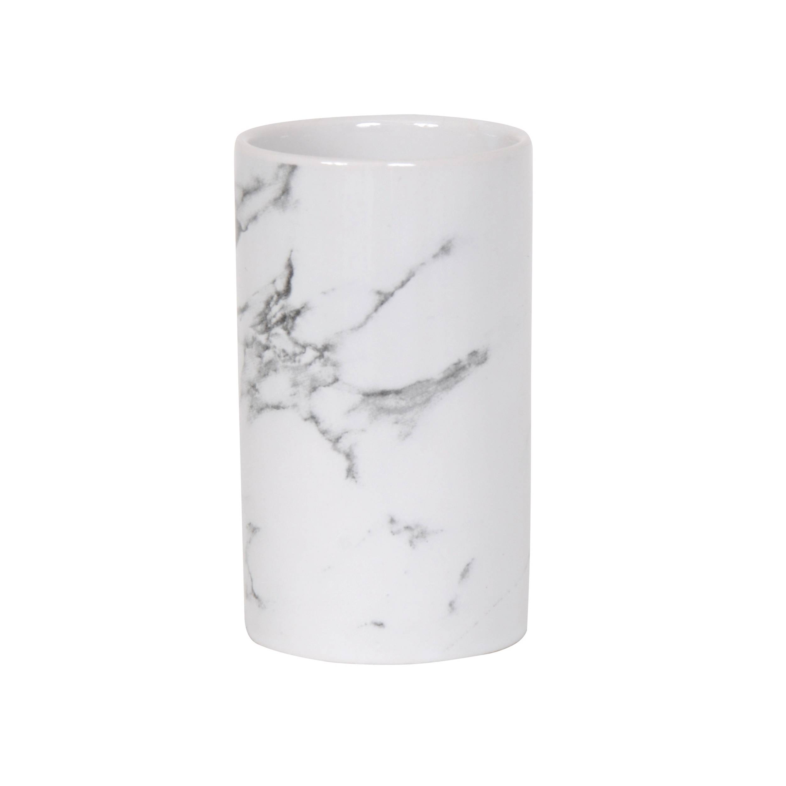 Weiße Vase oder Behälter mit Marmormuster in zylindrischer Form auf einfachem weißem Hintergrund.