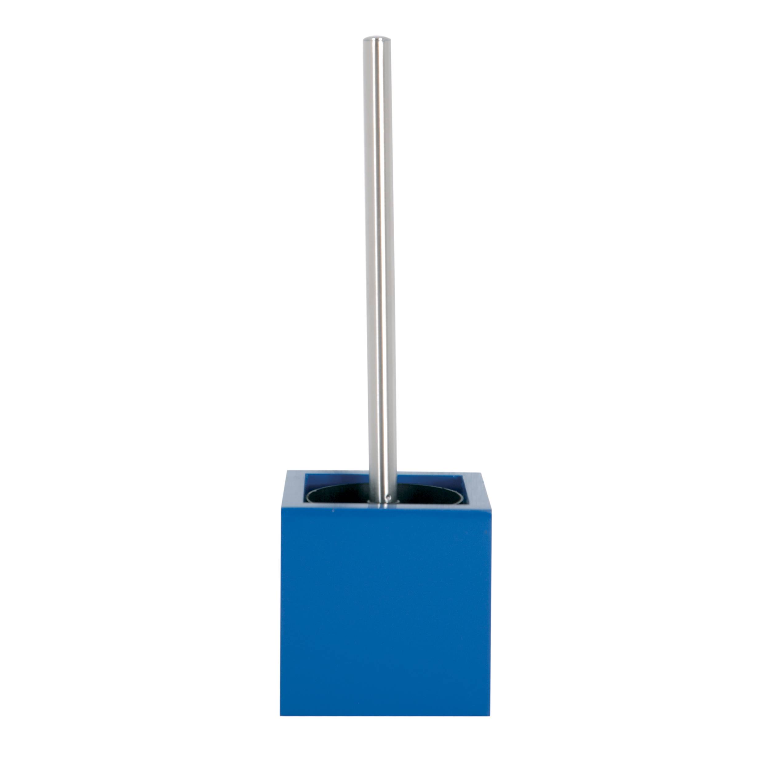 Blauer Toilettenbürstenhalter mit silbernem Griff, aufrecht auf weißem Hintergrund stehend.