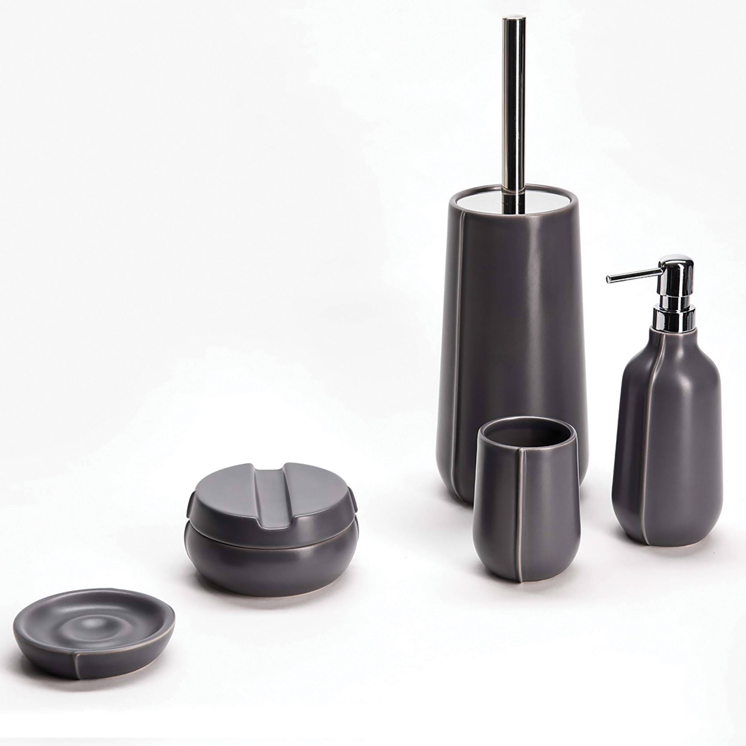Fünfteiliges dunkelgraues Badezimmeraccessoire-Set, bestehend aus Seifenspender, Toilettenbürstenhalter, Zahnputzbecher, Behälter mit Deckel und Seifenschale auf weißem Hintergrund.
