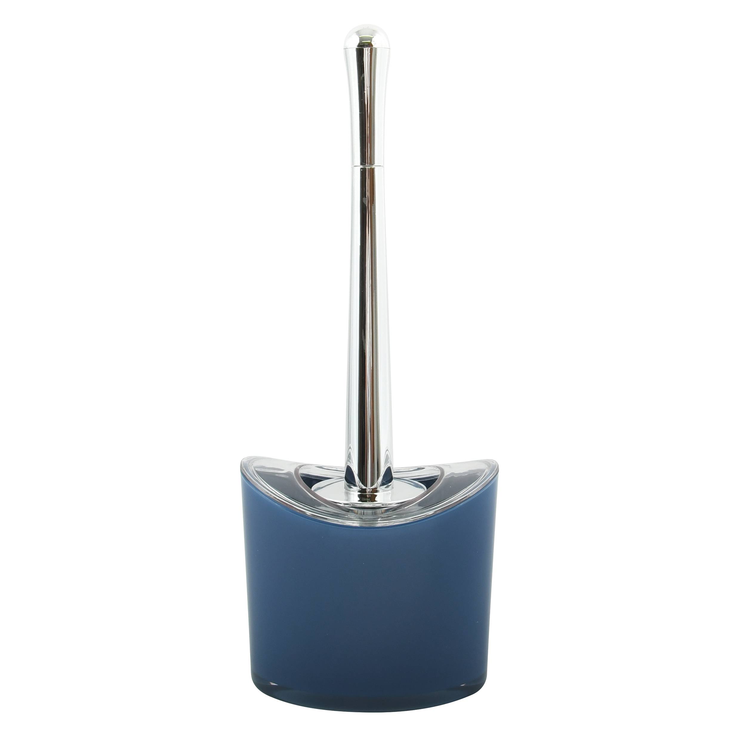 Chrombürste für die Toilette mit blauem Halter auf weißem Hintergrund