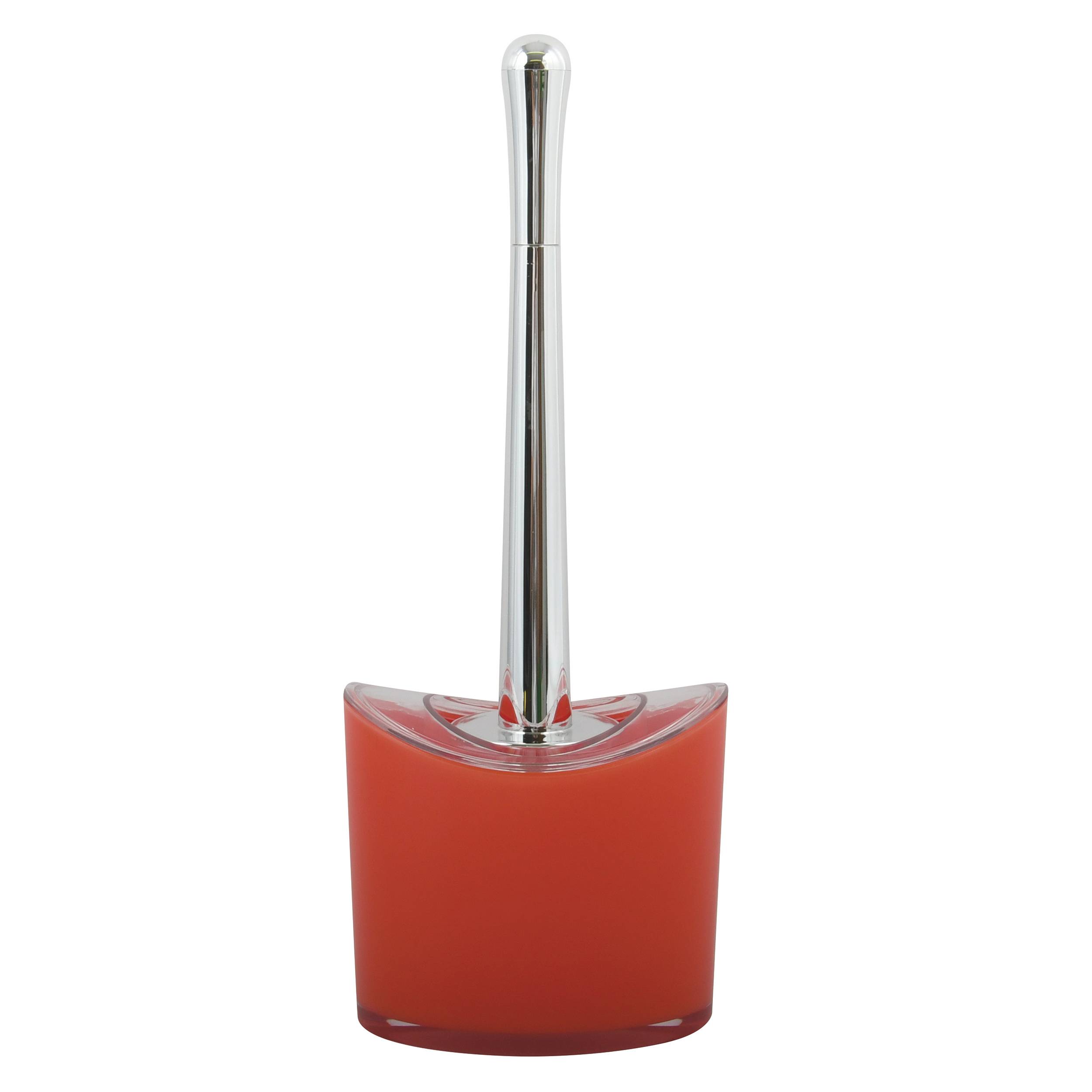 Rote Toilettenbürste mit Chromgriff in einem Halter auf weißem Hintergrund.