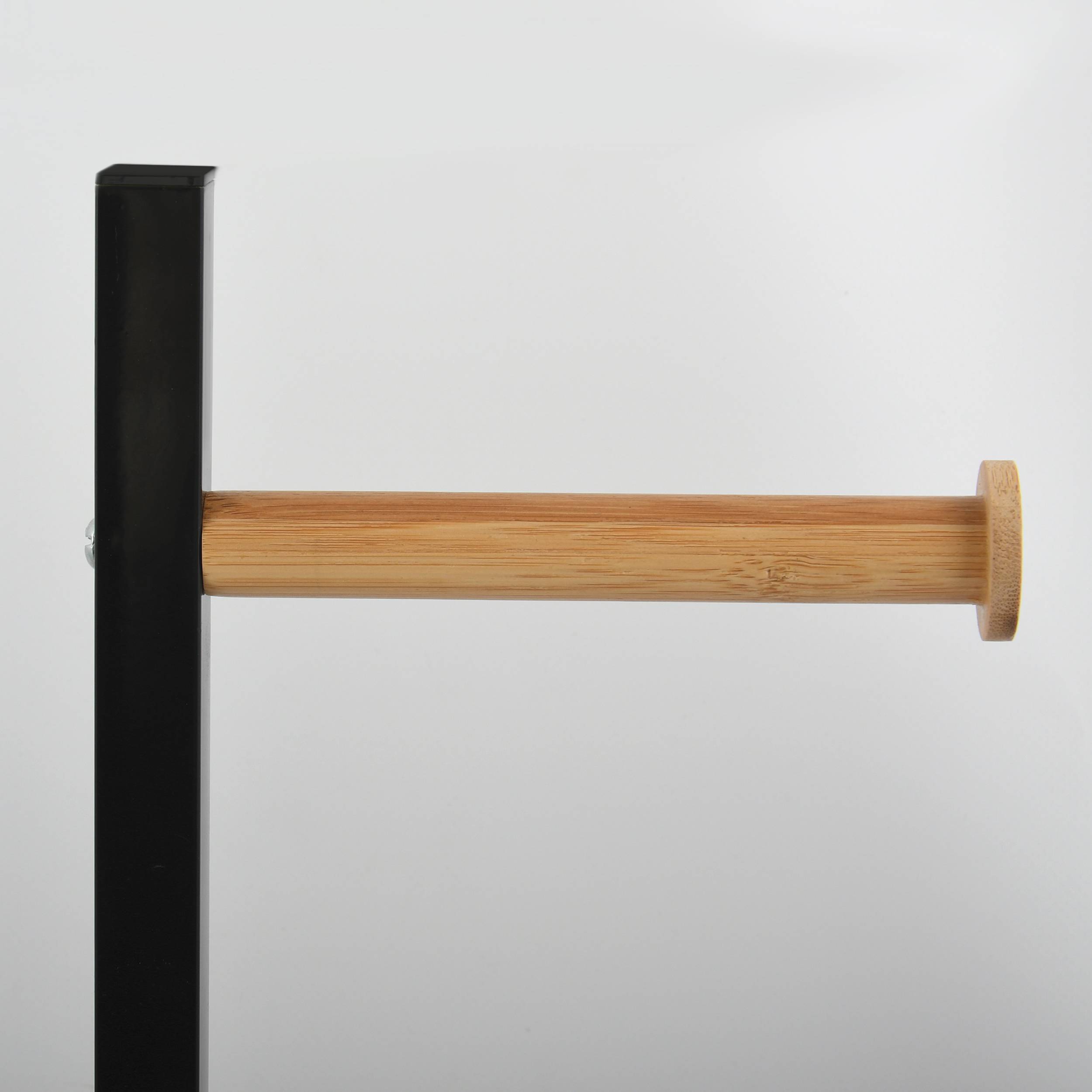Holzstift, der horizontal durch einen schwarzen vertikalen Block ragt, wie ein einfacher Stift oder Griff auf weißem Hintergrund.