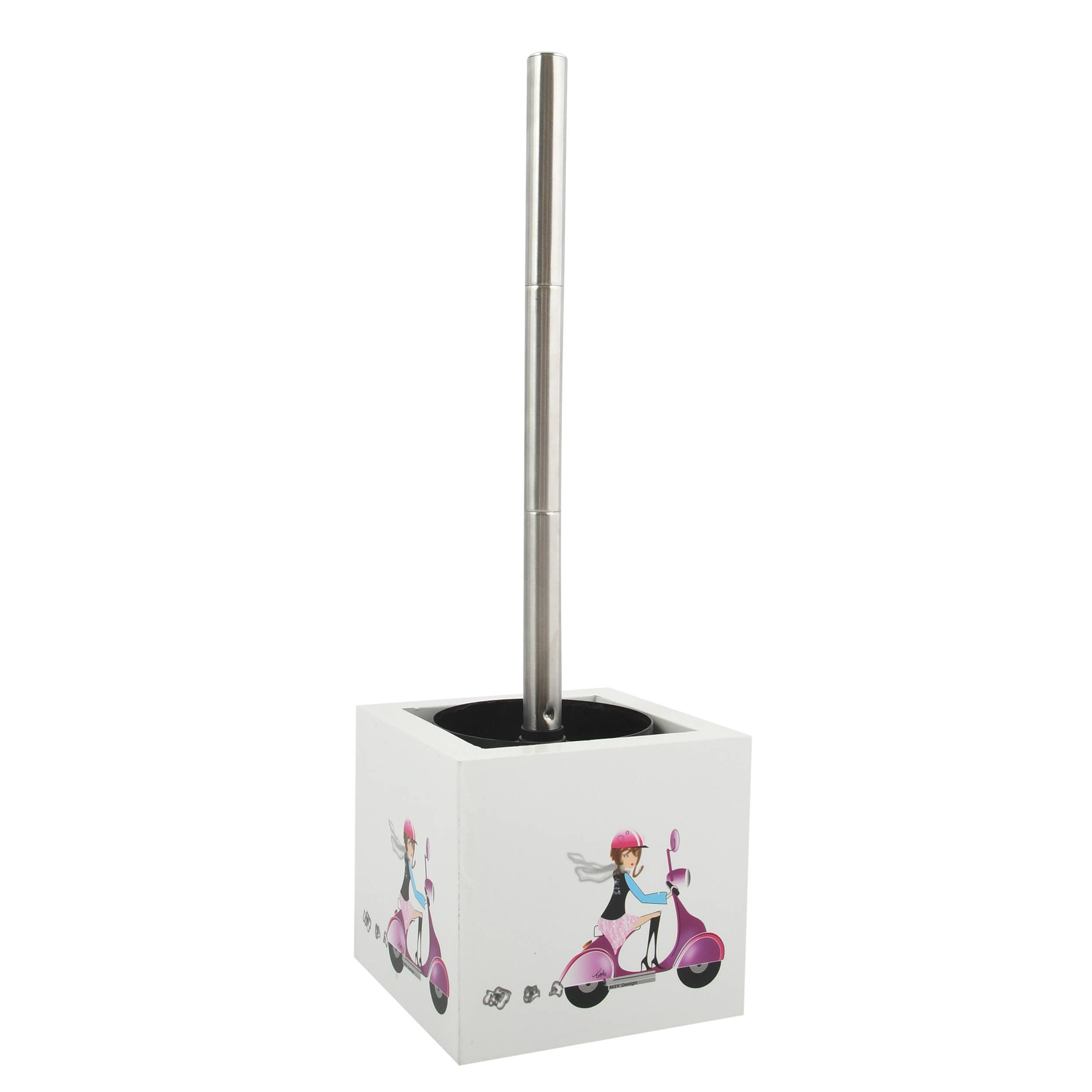 Weißer quadratischer Bodenständer mit hohem silbernen Ständer, verziert mit rosa Roller-Illustrationen an den Seiten.