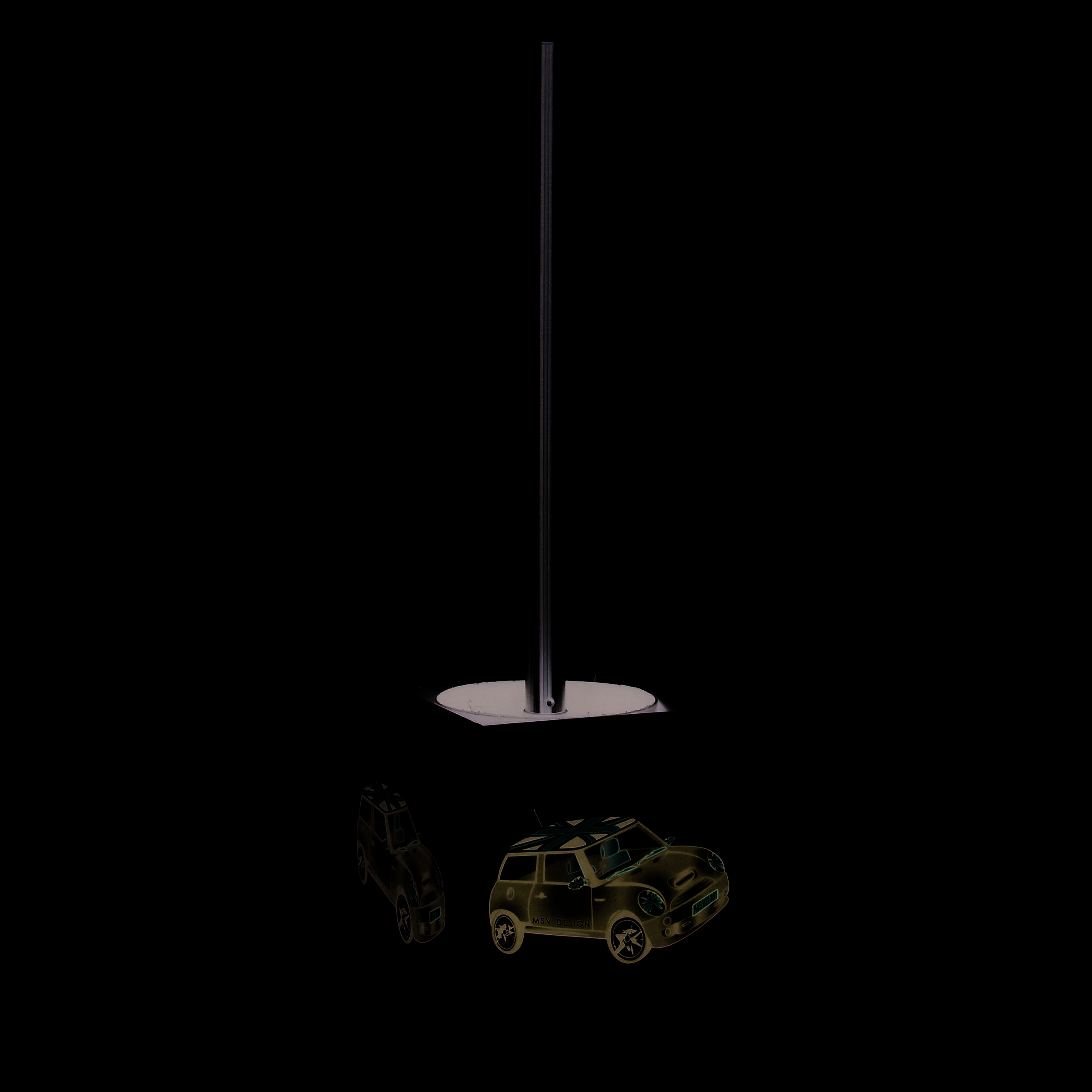 Weiße Toilettenbürste mit Metallgriff, verziert mit blauen Mini Cooper-Autos und Union Jack-Designs.