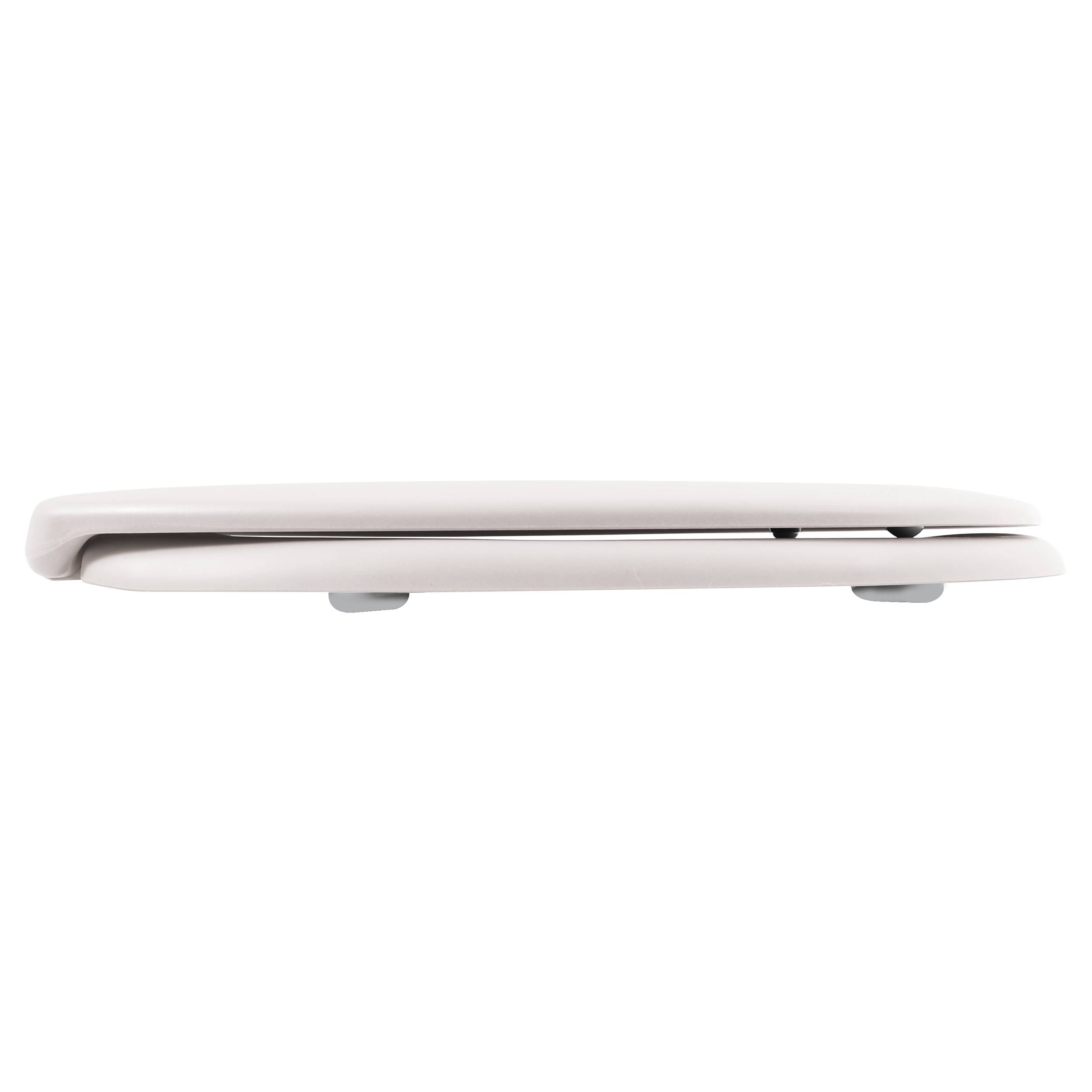 Seitenansicht eines geschlossenen weißen Laptops mit schlankem Profil auf einfachem weißem Hintergrund.
