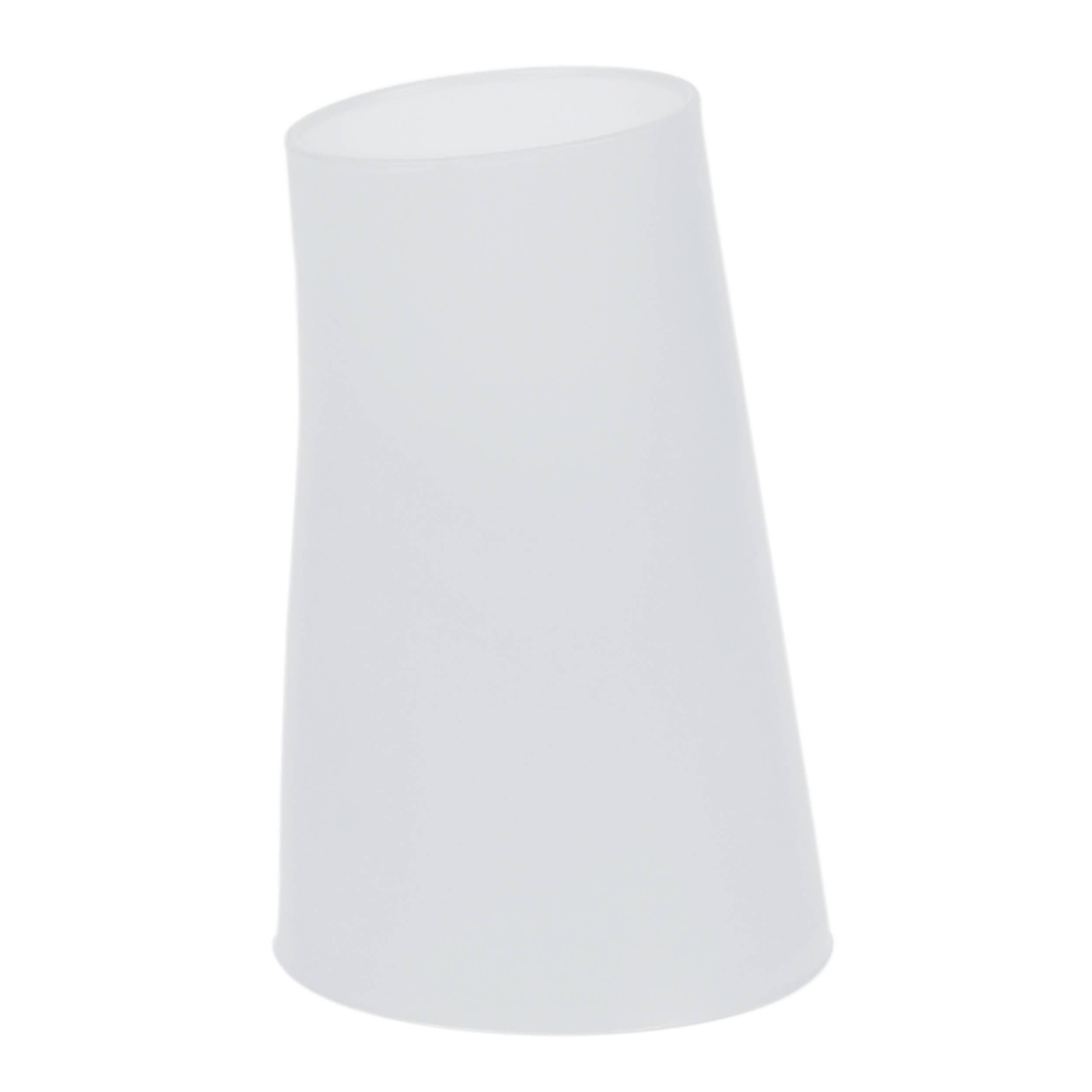 Durchscheinender mattierter weißer konischer zylindrischer Becher oder Vase auf einfachem Hintergrund.