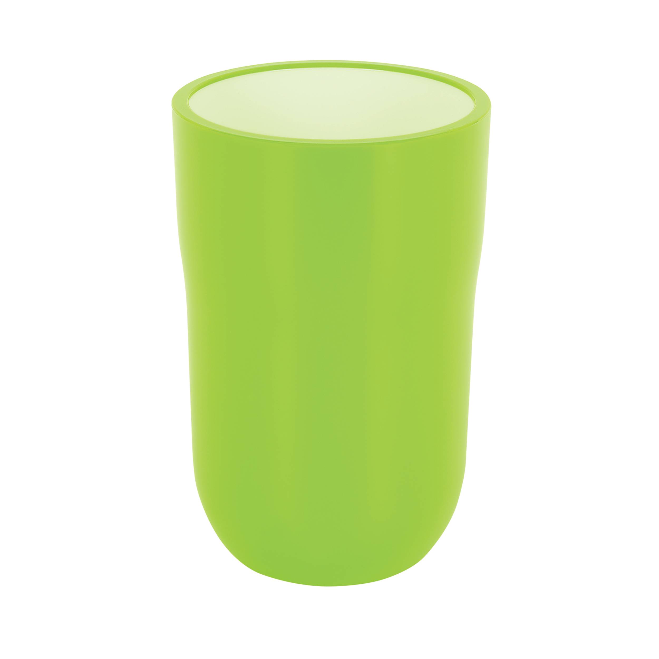 Grüner transparenter Kunststoffbecher auf weißem Hintergrund.