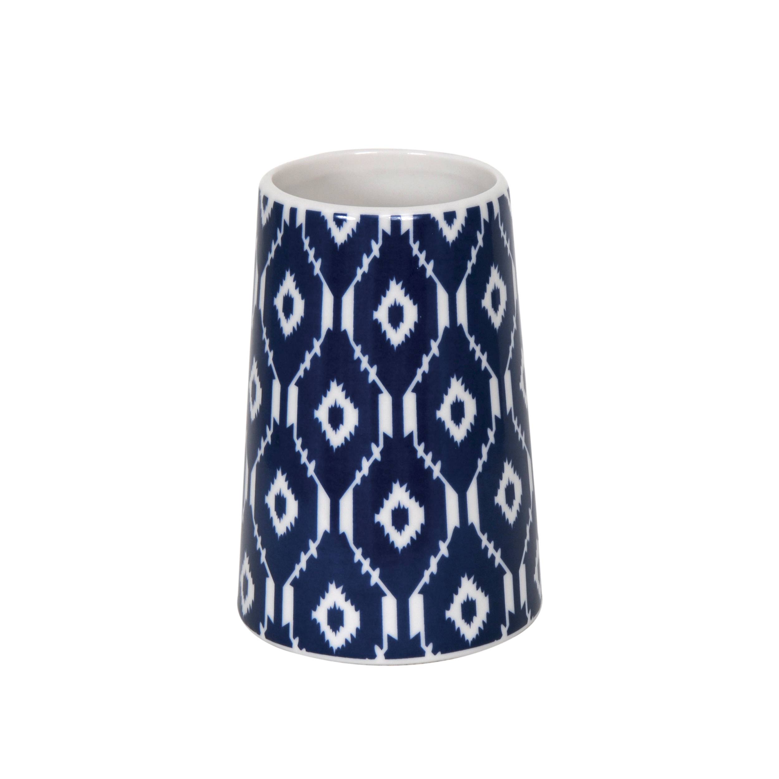 Blau-weiße gemusterte Keramikvase mit konischer Zylinderform auf weißem Hintergrund.