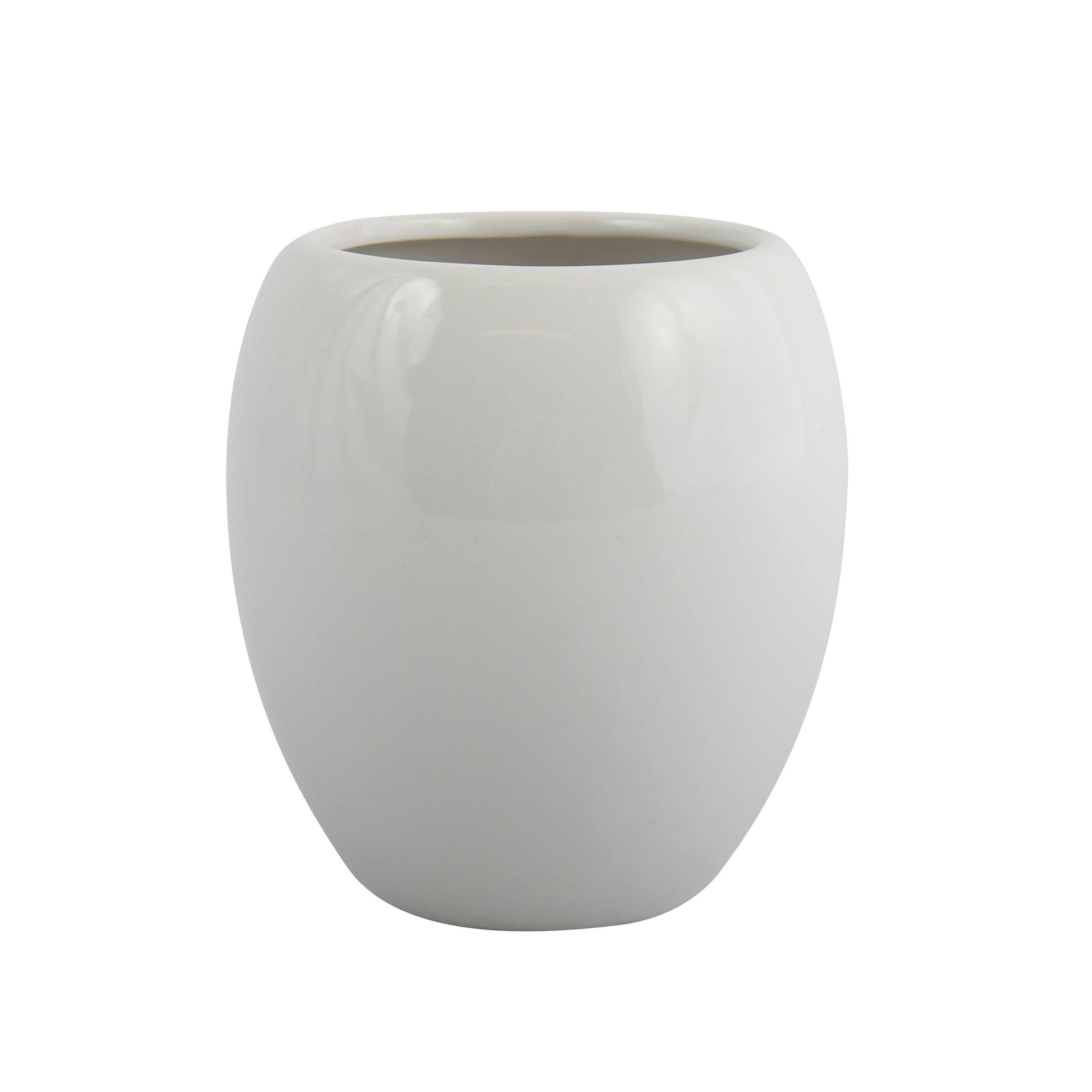 Eine schlichte weiße Keramikvase mit einer abgerundeten, bauchigen Form und enger Öffnung, gezeigt auf weißem Hintergrund.
