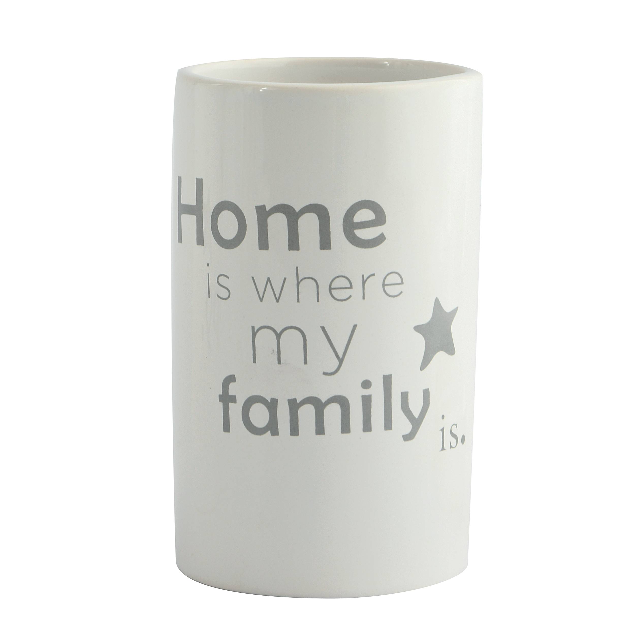 Weiße Keramiktasse bedruckt mit dem Zitat „Zuhause ist dort, wo meine Familie ist.