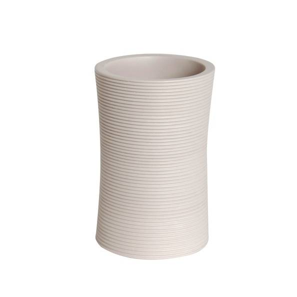 Beige gerippter Keramiktopf oder Vase mit konischer Zylinderform auf weißem Hintergrund.