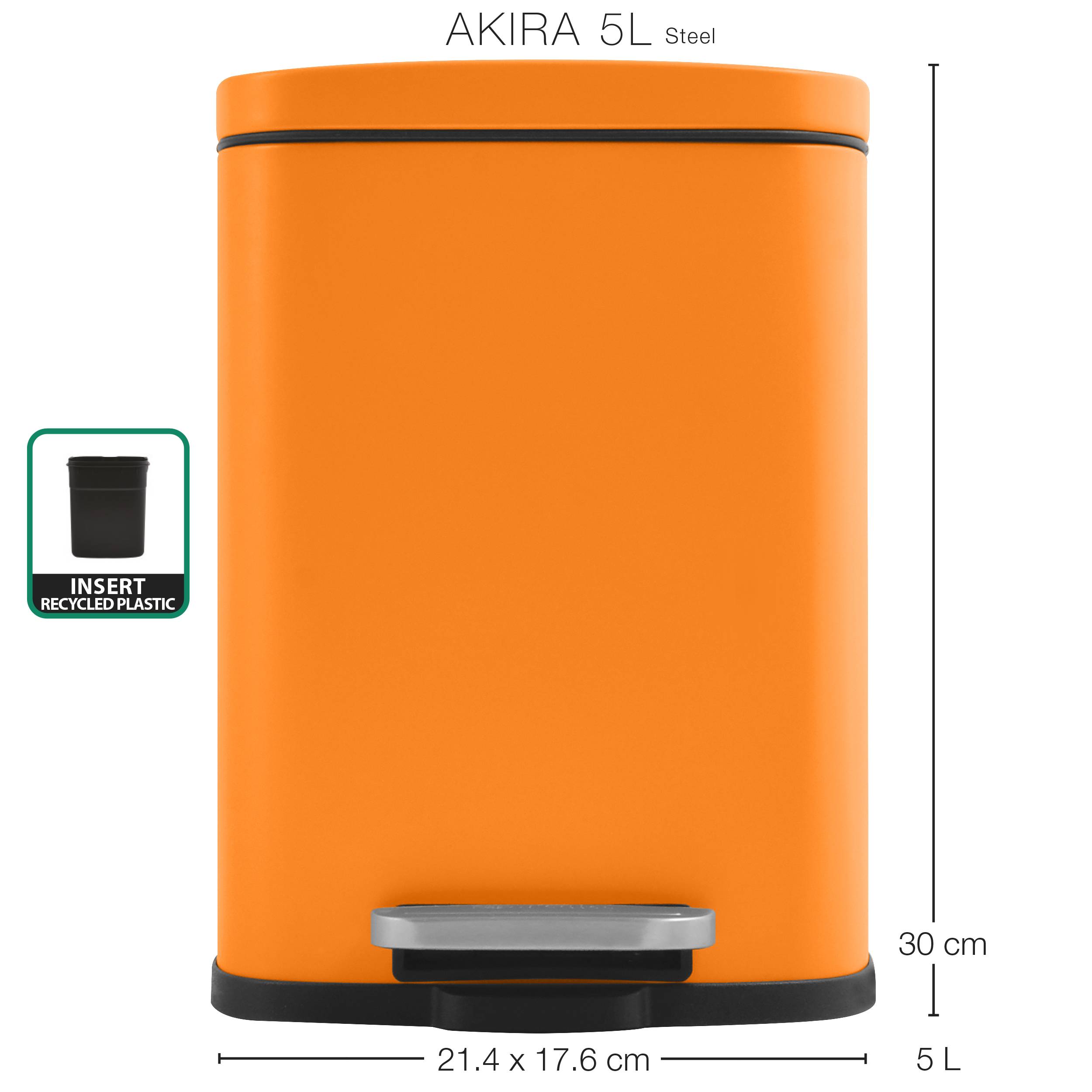 Orange 5L rechteckiger Stahl-Trittabfallbehälter mit der Bezeichnung „AKIRA 5L Steel", mit Recycling-Kunststoff-Einsatzsymbol; Abmessungen 30 cm Höhe, 21,4 x 17,6 cm.