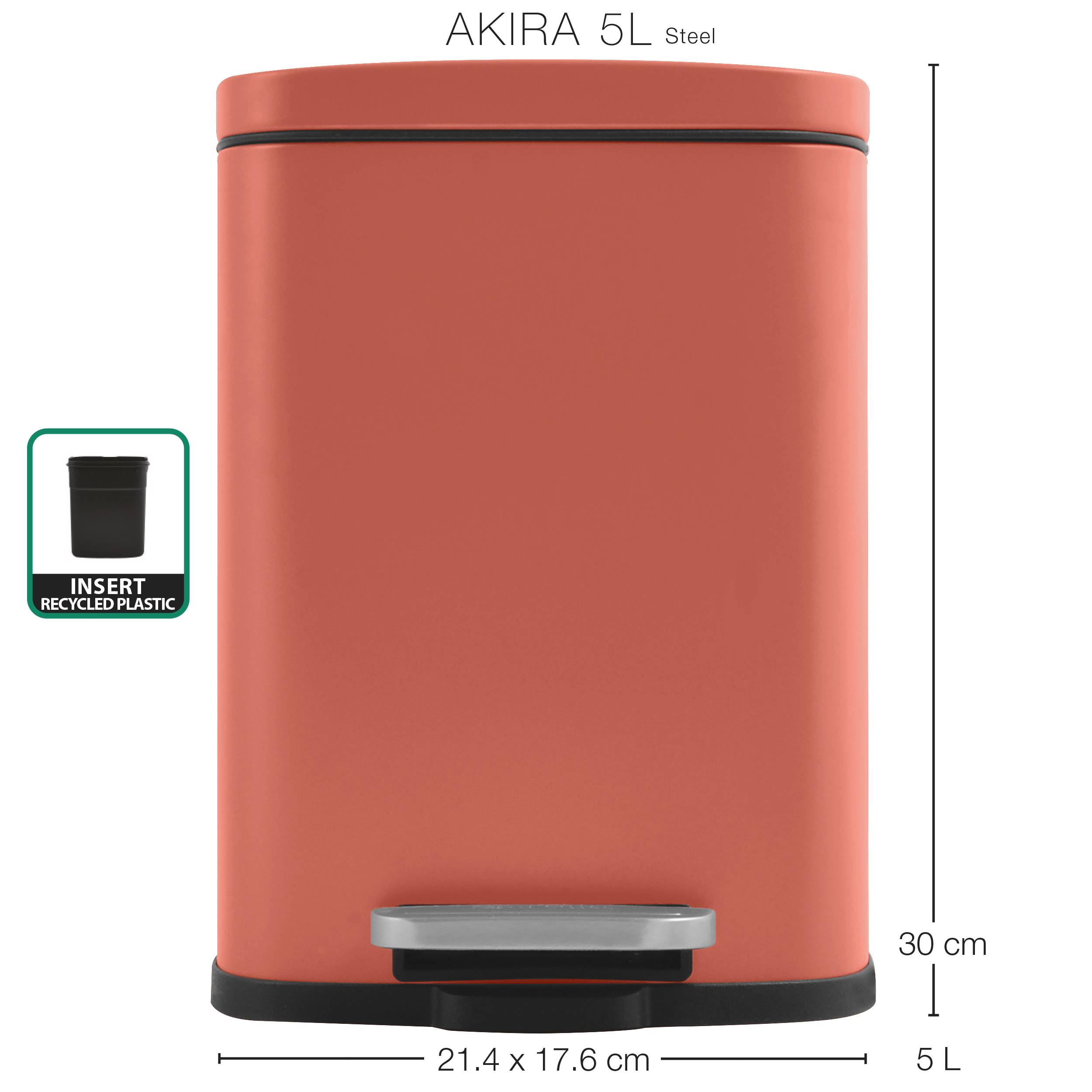 Produktbild eines AKIRA 5L Stahl-Treteimers in Korallenrot, mit den Abmessungen 30 cm Höhe und 21,4 x 17,6 cm Breite, mit einem Badge „Insert recycled plastic" (Einsatz aus recyceltem Kunststoff).