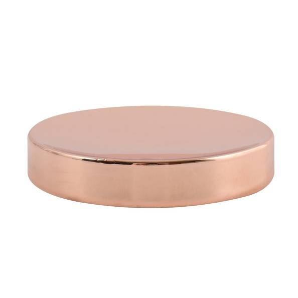 Rund gepuderter Kosmetik-Compact aus Roségold mit flachem Deckel, isoliert auf weißem Hintergrund.