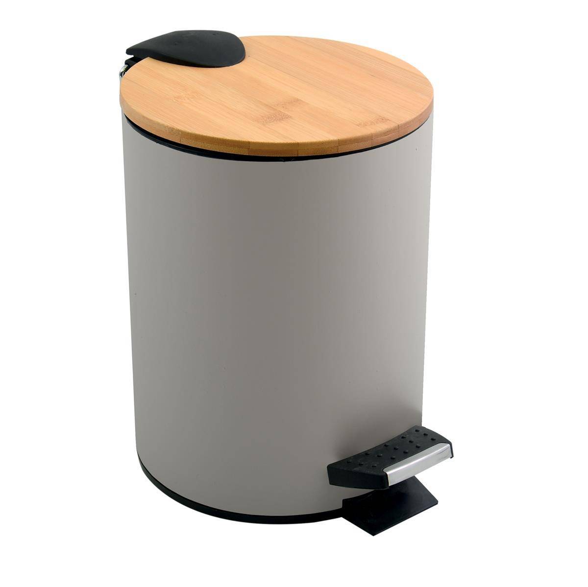 Grauer runder Pedal-Mülleimer mit Holzdeckel und schwarzem Fußpedal auf weißem Hintergrund.
