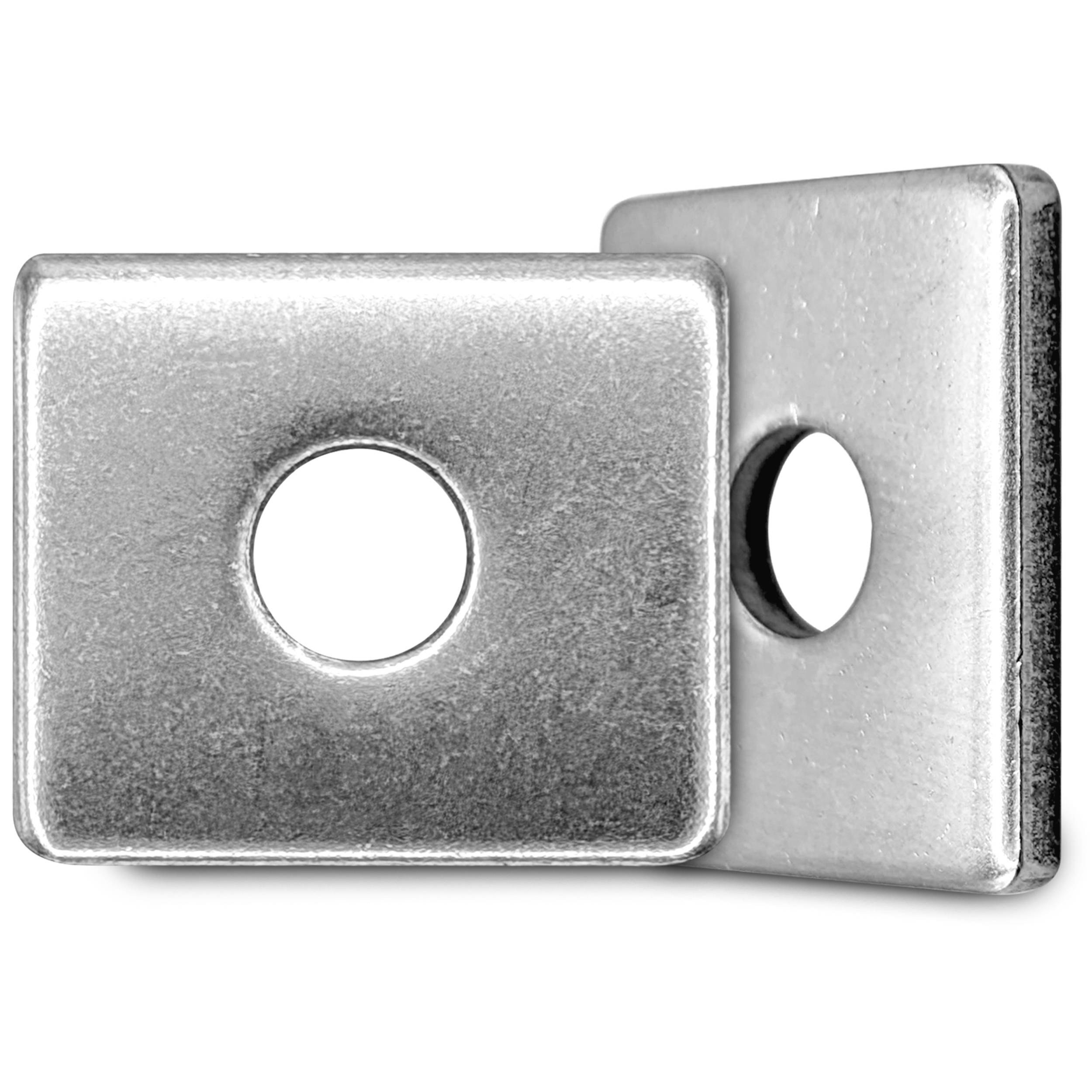 Zwei silberne Metallquadratwascher mit zentralen Löchern, die sich auf weißem Hintergrund überlappend zeigen.