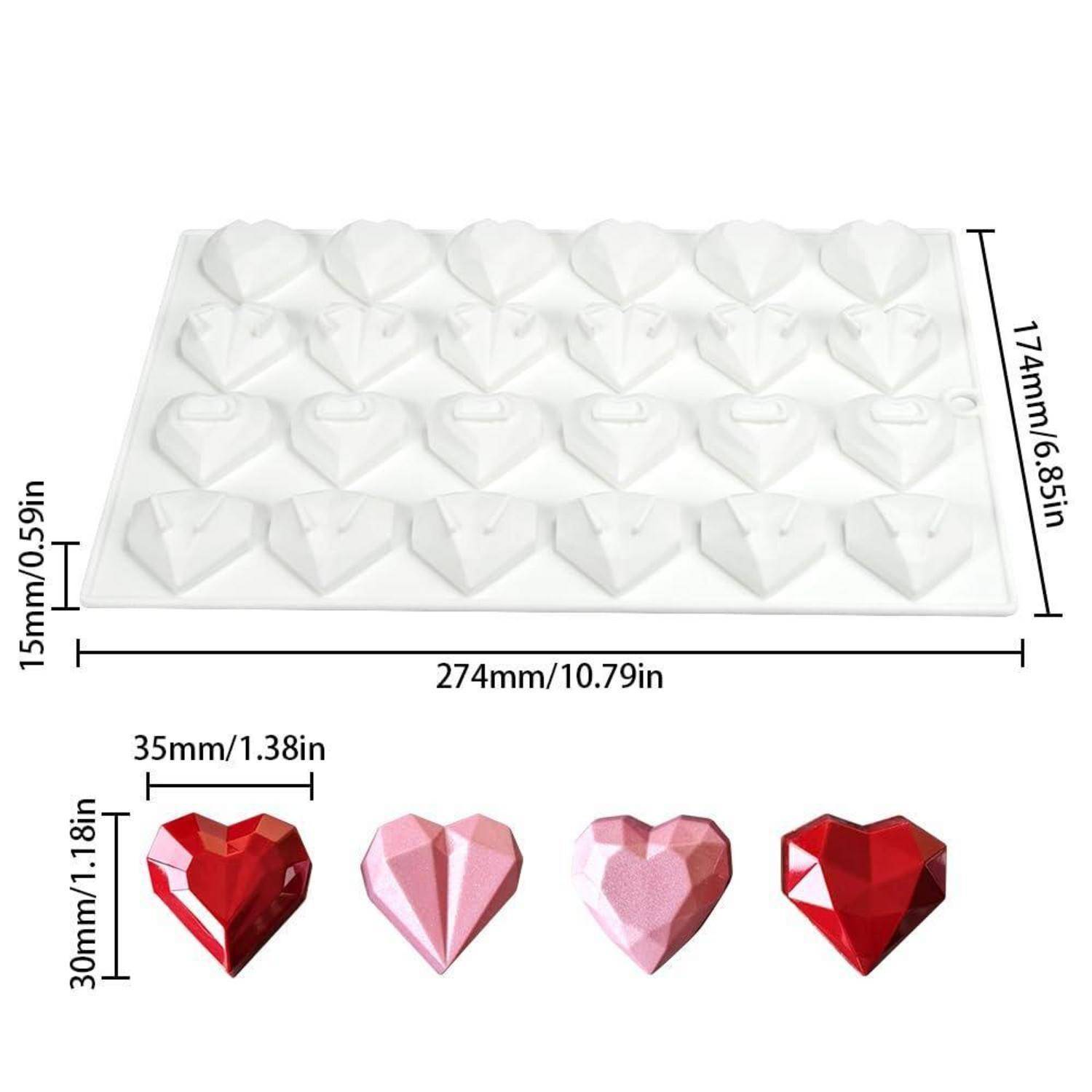 Silikonherz-Gussform mit 18 facettierten Herzhöhlen, 274 mm breit x 174 mm tief und 15 mm hoch; zeigt fertige rote und rosa Herzbonbons als Referenz.