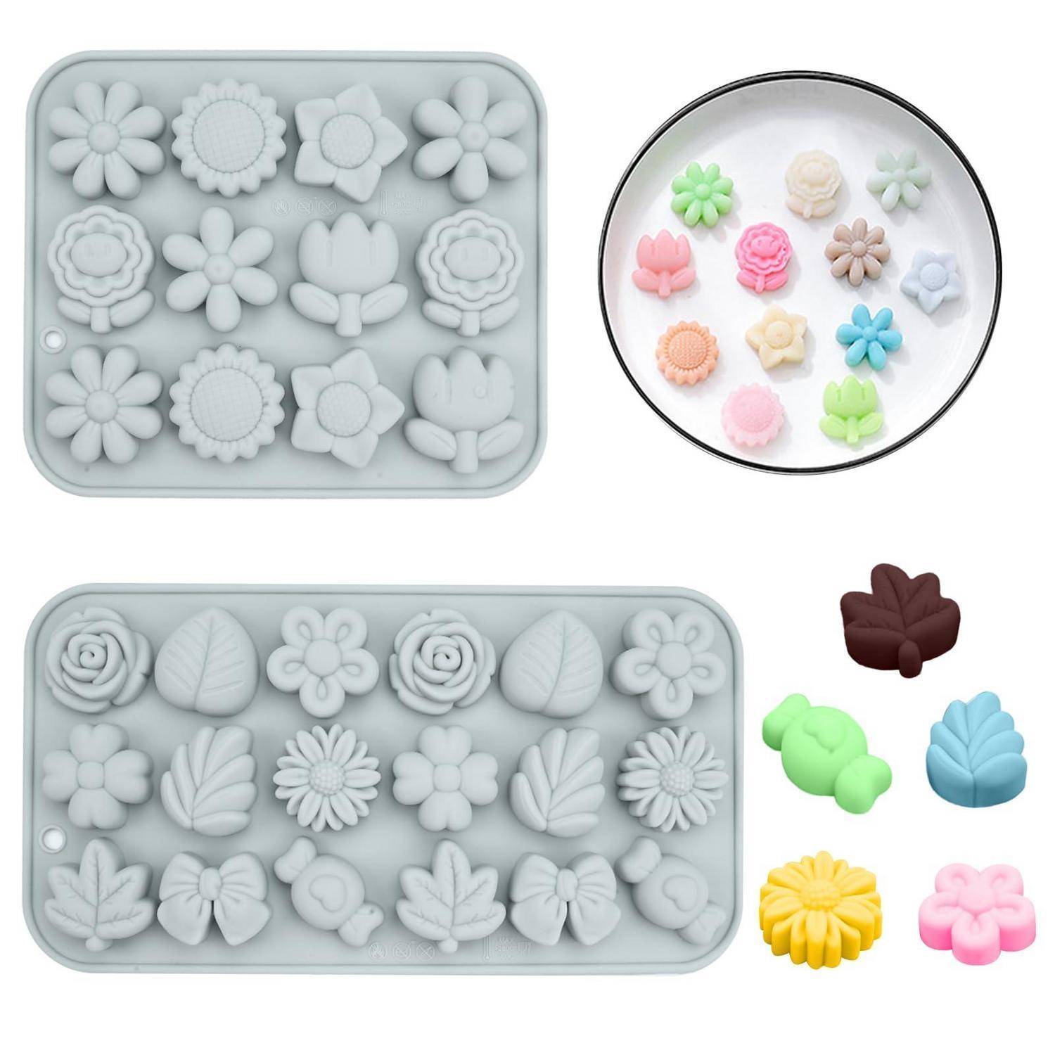 Collage mit Silikonformen und fertiggestellten blumenförmigen Süßigkeiten oder Seifen in Pastellfarben, mit Beispielen verschiedener Blütendesigns und Blattformen.