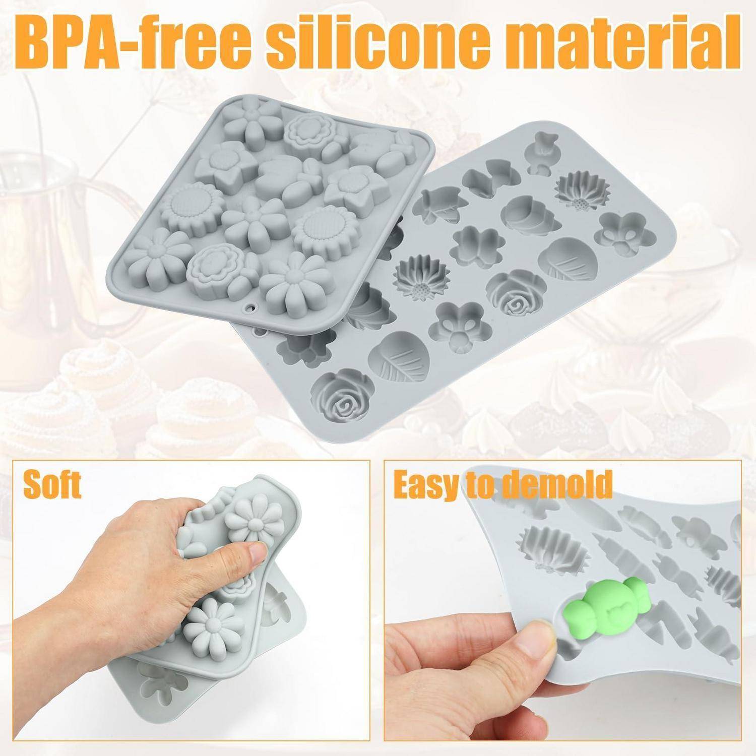 Werbebild von grauen BPA-freien Silikon-Blütenformen; der Text hebt das weiche Material und das einfache Entformen hervor, mit Nahaufnahmen einer Hand, die die Form biegt, und Süßigkeiten entfernt.