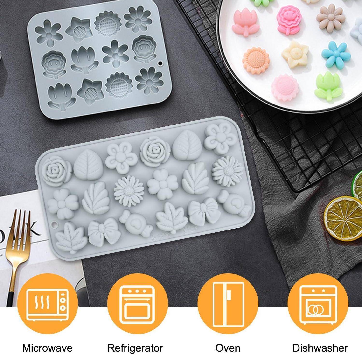 Blumenförmige Silikonformen für die Verwendung in Mikrowelle, Kühlschrank, Ofen und Spülmaschine, gezeigt mit pastellfarbenen geformten Süßigkeiten.