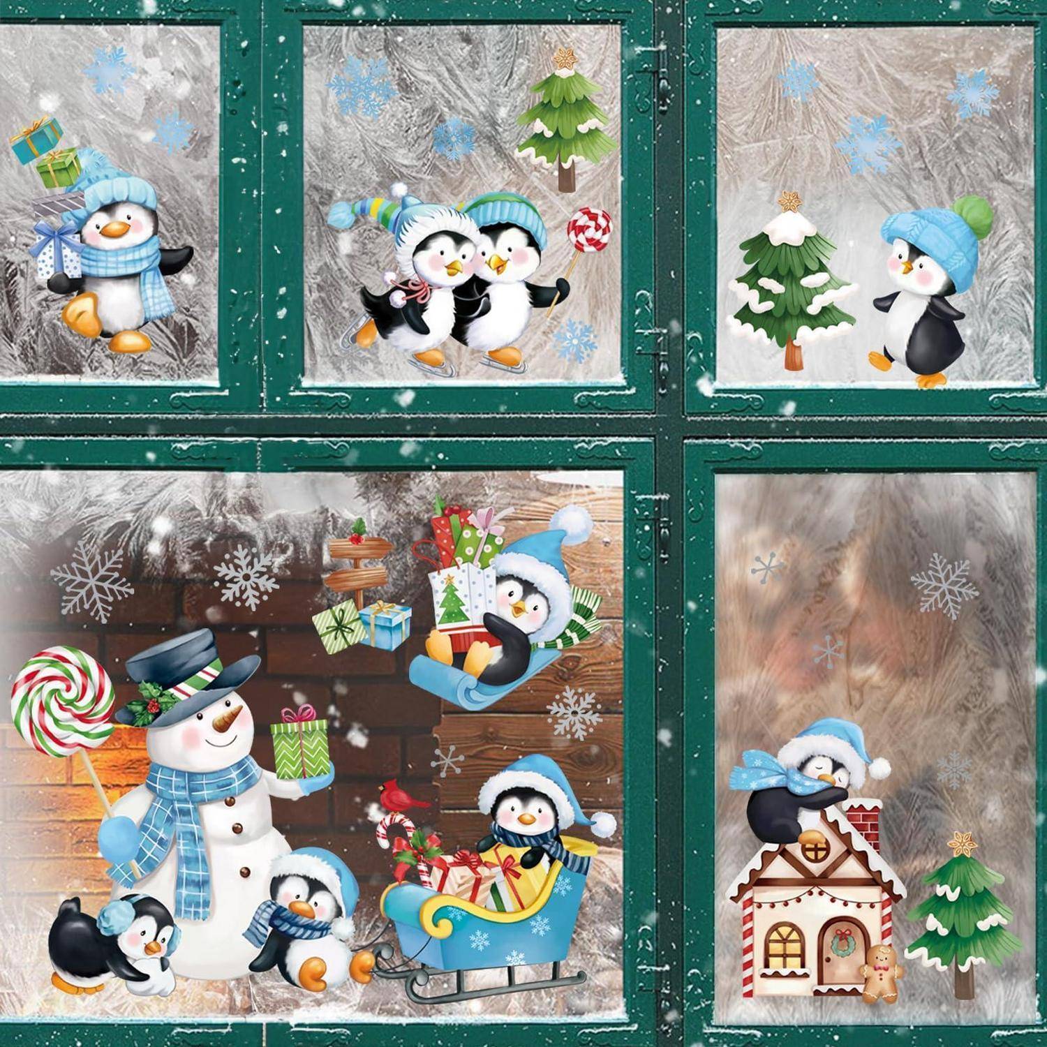 Festliche Winterfensterkunst mit Cartoon-Pinguinen und Schneemännern mit Geschenken, einem Schlitten und dekorierten Weihnachtsbäumen in verschneiten Szenen.