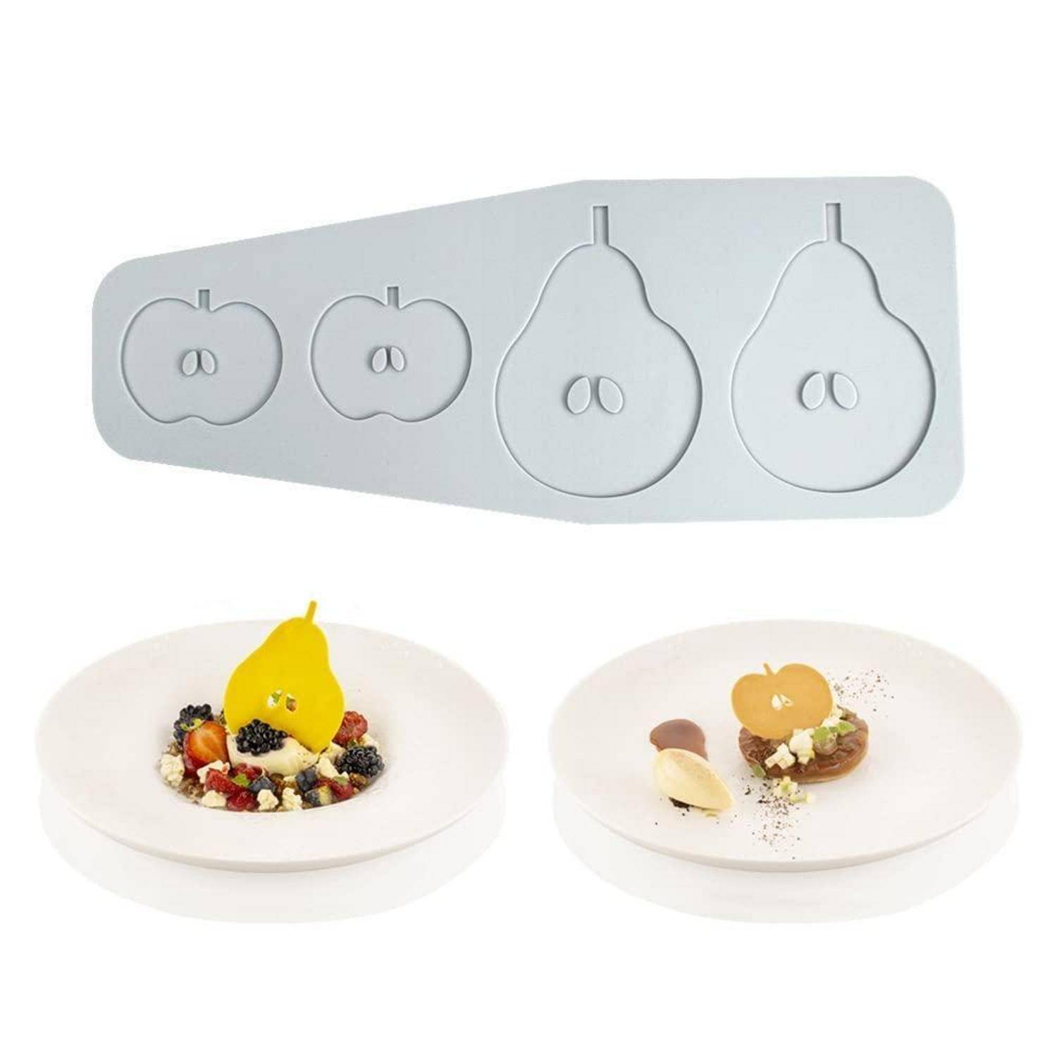 Birnen- und apfelförmige Silikon-Backform mit vier Mulden, oben gezeigt mit zwei auf Tellern angerichteten Dessertbeispielen, die mit der Form hergestellt wurden.