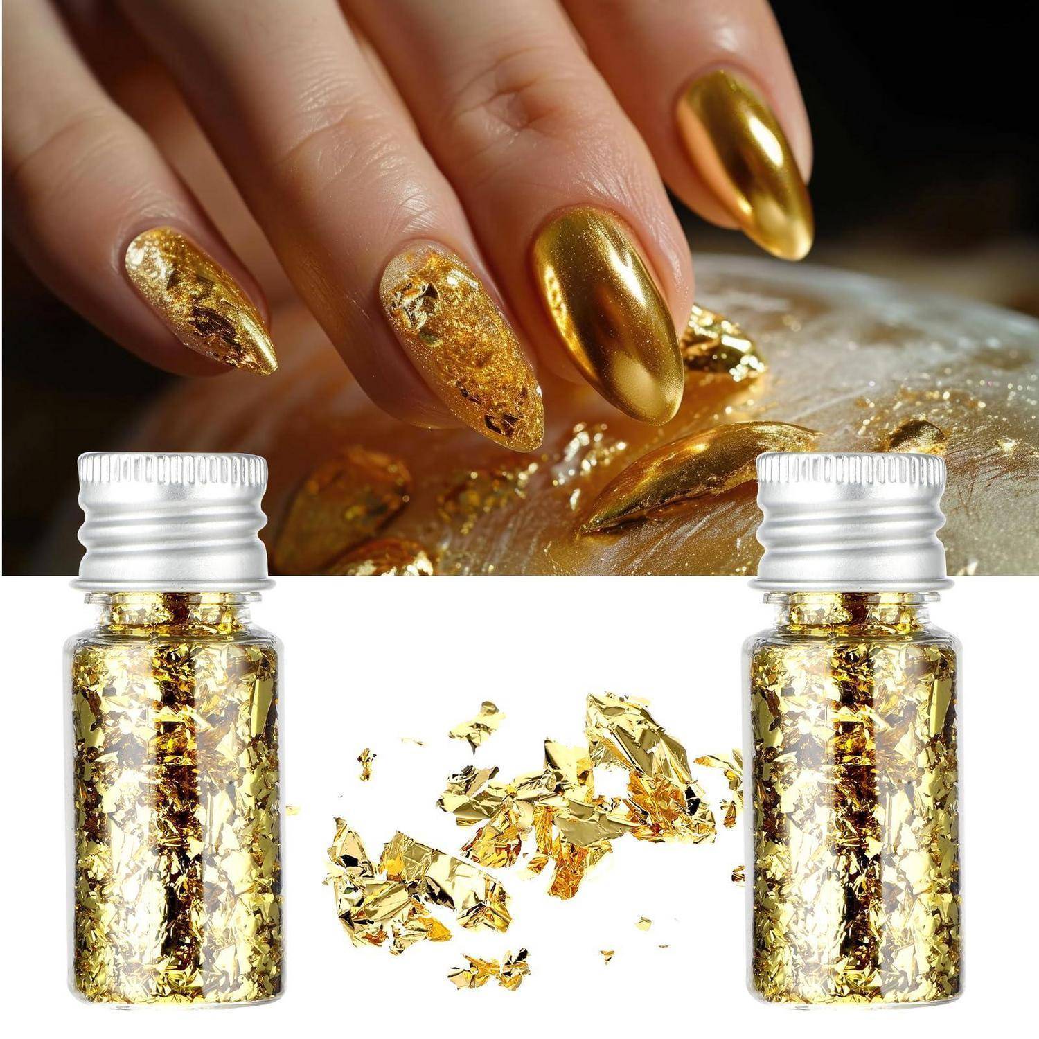 Goldfolien-Maniküre mit spitzen Nägeln und zwei mit Glitter gefüllten Fläschchen, was auf Nagelkunst-Dekoration oder kosmetische Verzierung hindeutet.