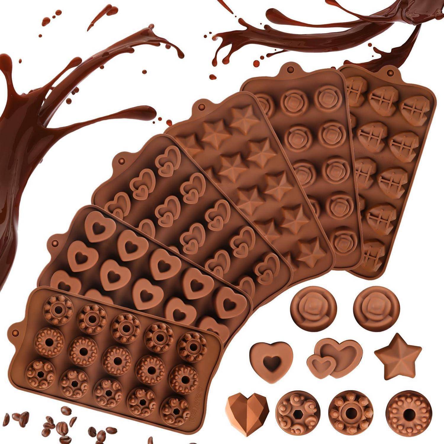 Sortierte Schokoladenschokoladeriegel und geformte Pralinen mit Herzen, Sternen und Donuts, in einem Fächer angeordnet mit Schokoladenspritzern und Kakaobohnen.