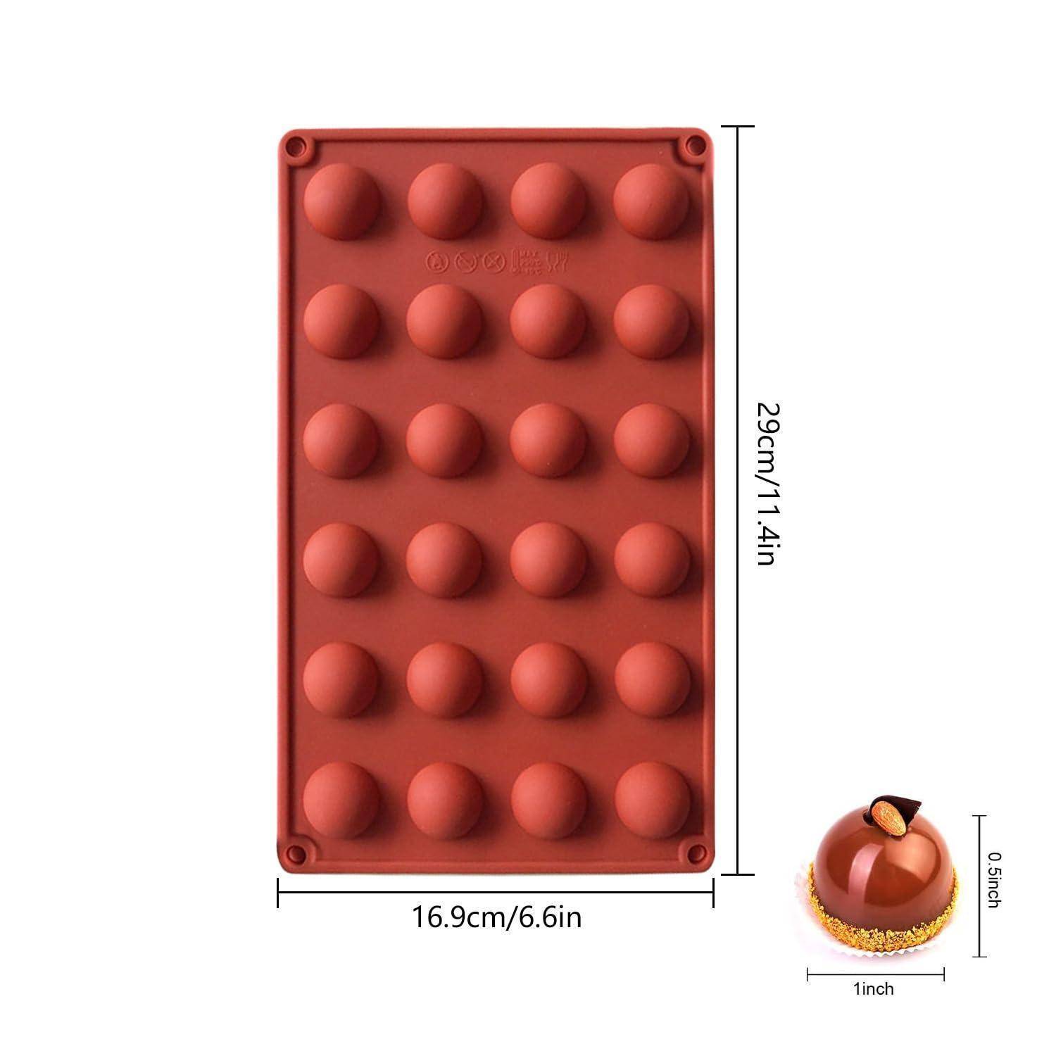 Rechteckige Silikonform mit 24 Kuppelhohlräumen, Maße 29 x 16,9 cm, plus ein fertiges Beispiel für ein einzelnes Kuppeldessert
