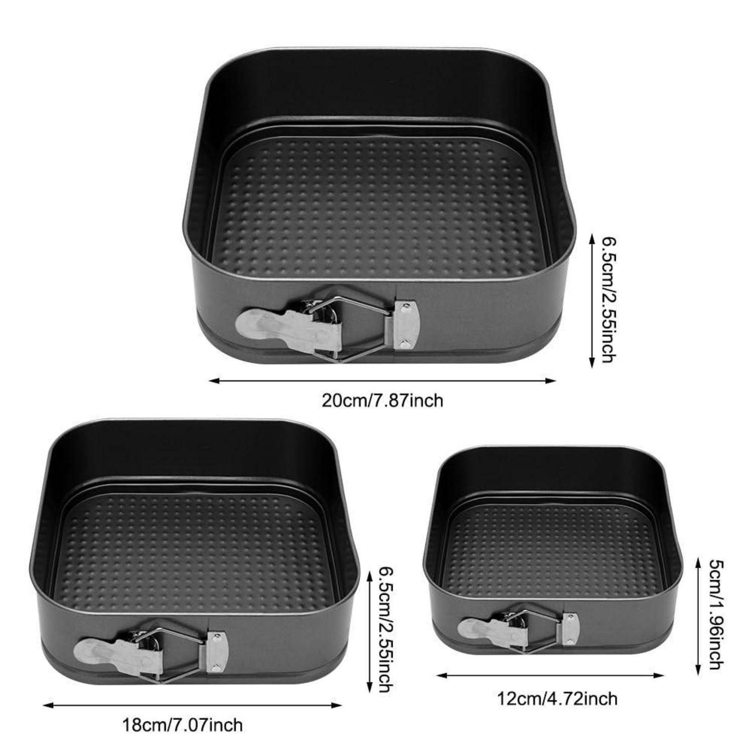 Produktfoto zeigt eine schwarze quadratische Springform mit abnehmbarem Verschluss in drei Größen: 20 cm, 18 cm und 12 cm breit.