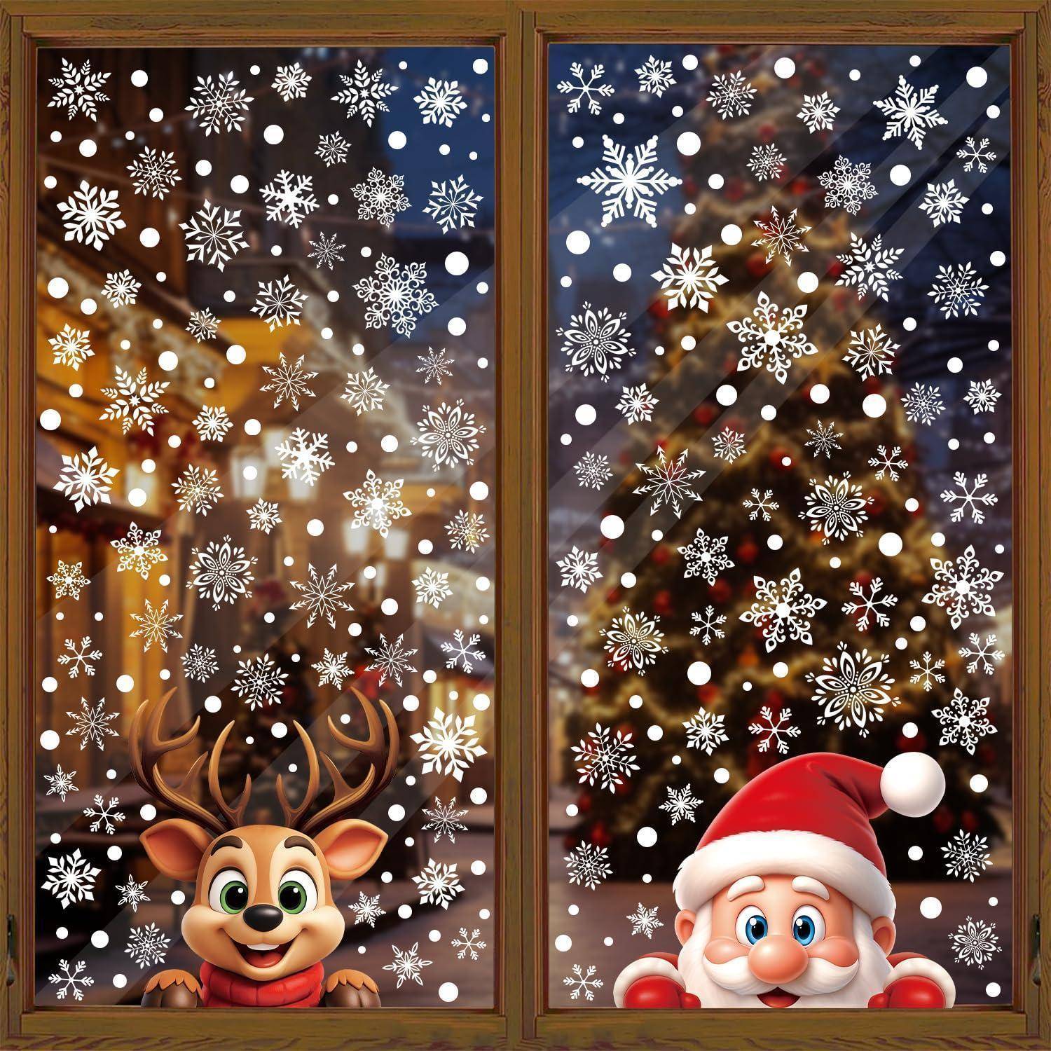 Ein Feiertagsfenster-Display mit fallenden Schneeflocken, mit einem lächelnden Rentier auf der linken Seite und dem Weihnachtsmann, der auf der rechten Seite hervorlugt.