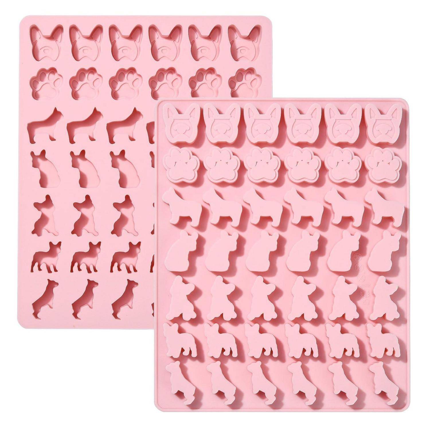 Zwei rosa Silikon-Formschalen mit verschiedenen tiergestaltigen Hohlräumen und Teilen, einschließlich Katzen, Hunden, Bären und Kaninchen.