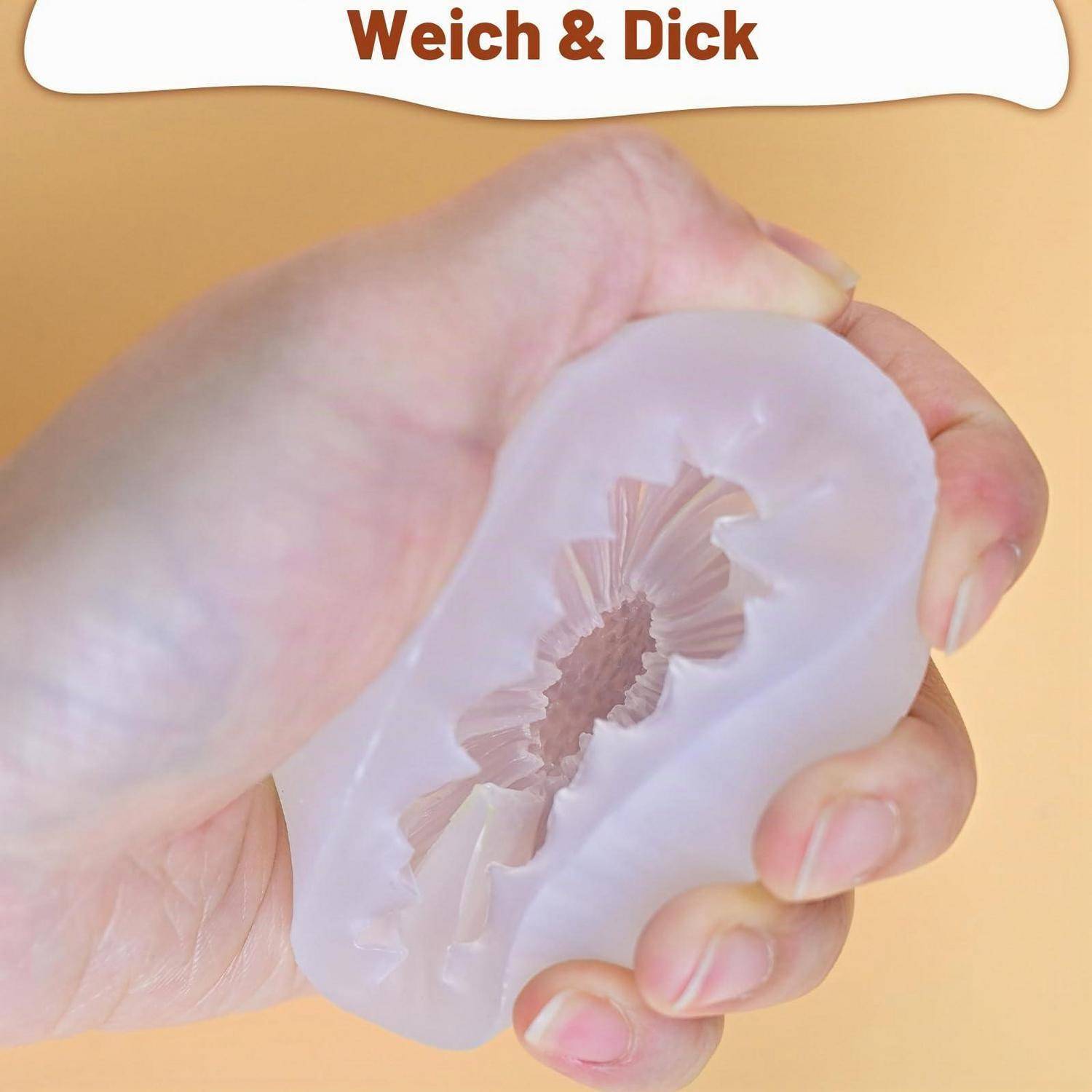 Hand drückt einen weichen, dicken Stressball mit der Aufschrift 