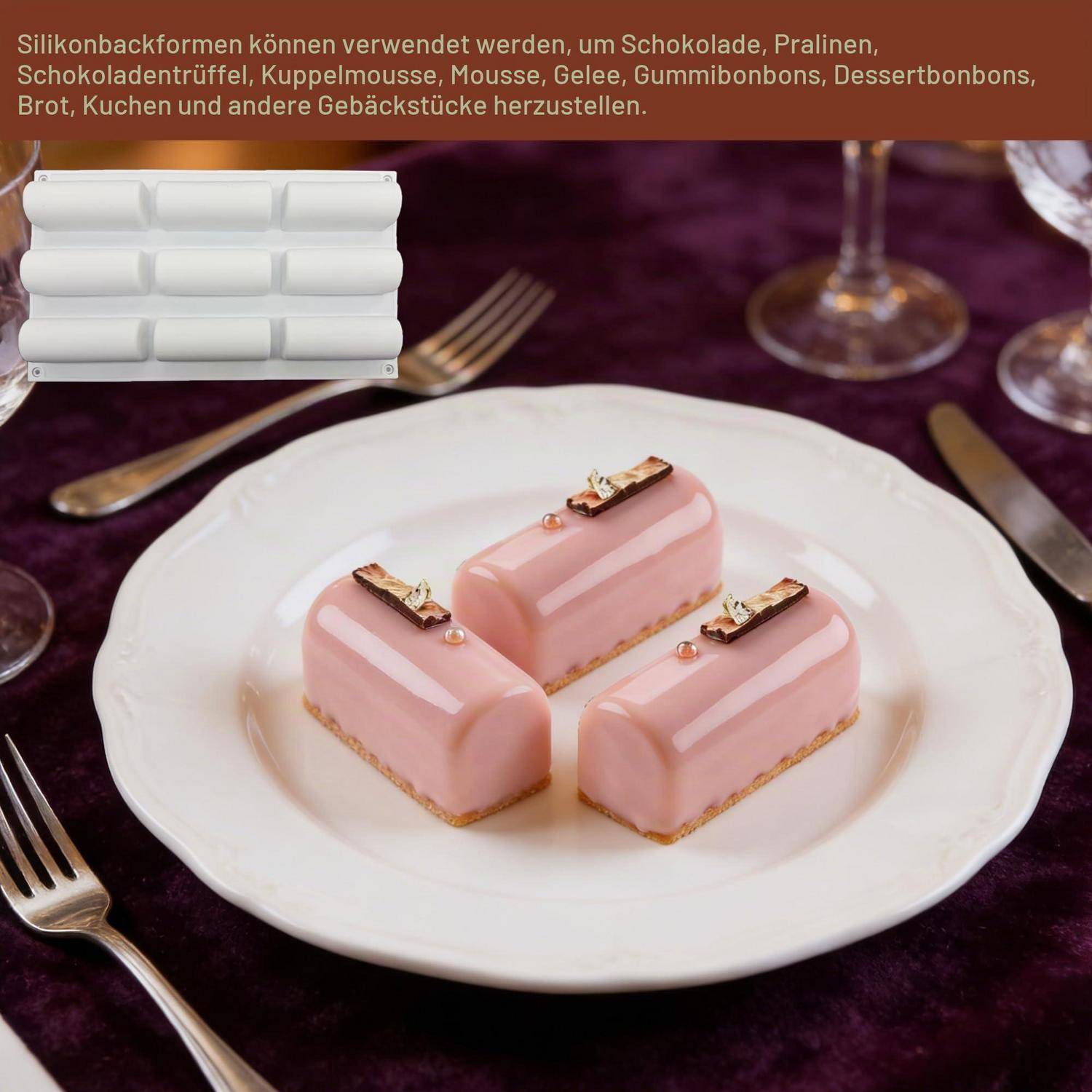 Silikonform mit einem Beispiel für rosa Mousse-Desserts auf einem Teller, die zeigt, dass die Form zum Herstellen von Pralinen, Kuchen und Süßwaren verwendet werden kann.