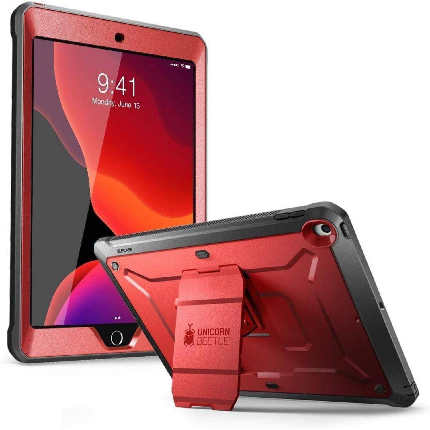 Robuste rote und schwarze Schutztasche für Tablets, gezeigt von vorne und hinten, mit integriertem Ständer und Handschlaufe.