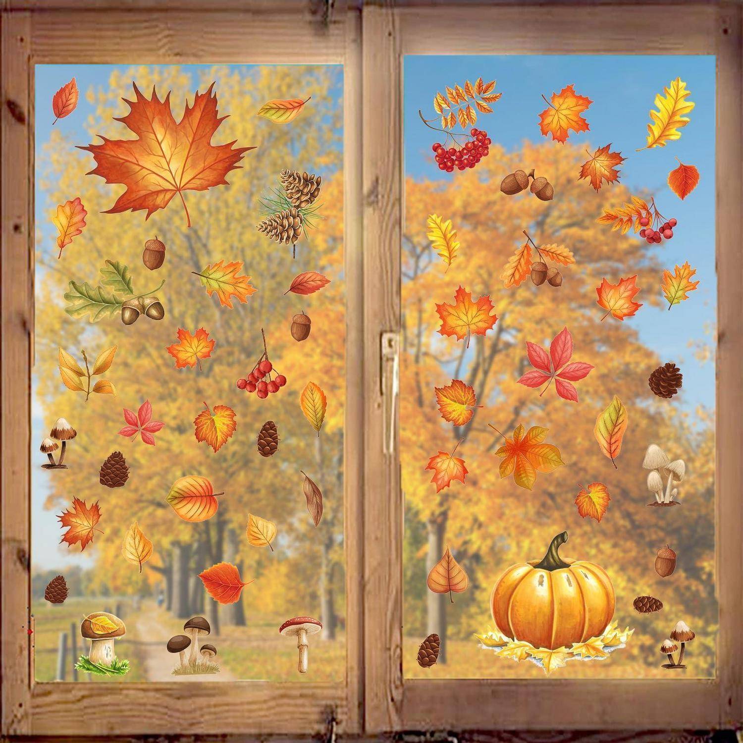Verziertes Fenster mit Herbstblättern, Eicheln, Pilzen und einem Kürbis vor einem Herbstwald-Hintergrund.
