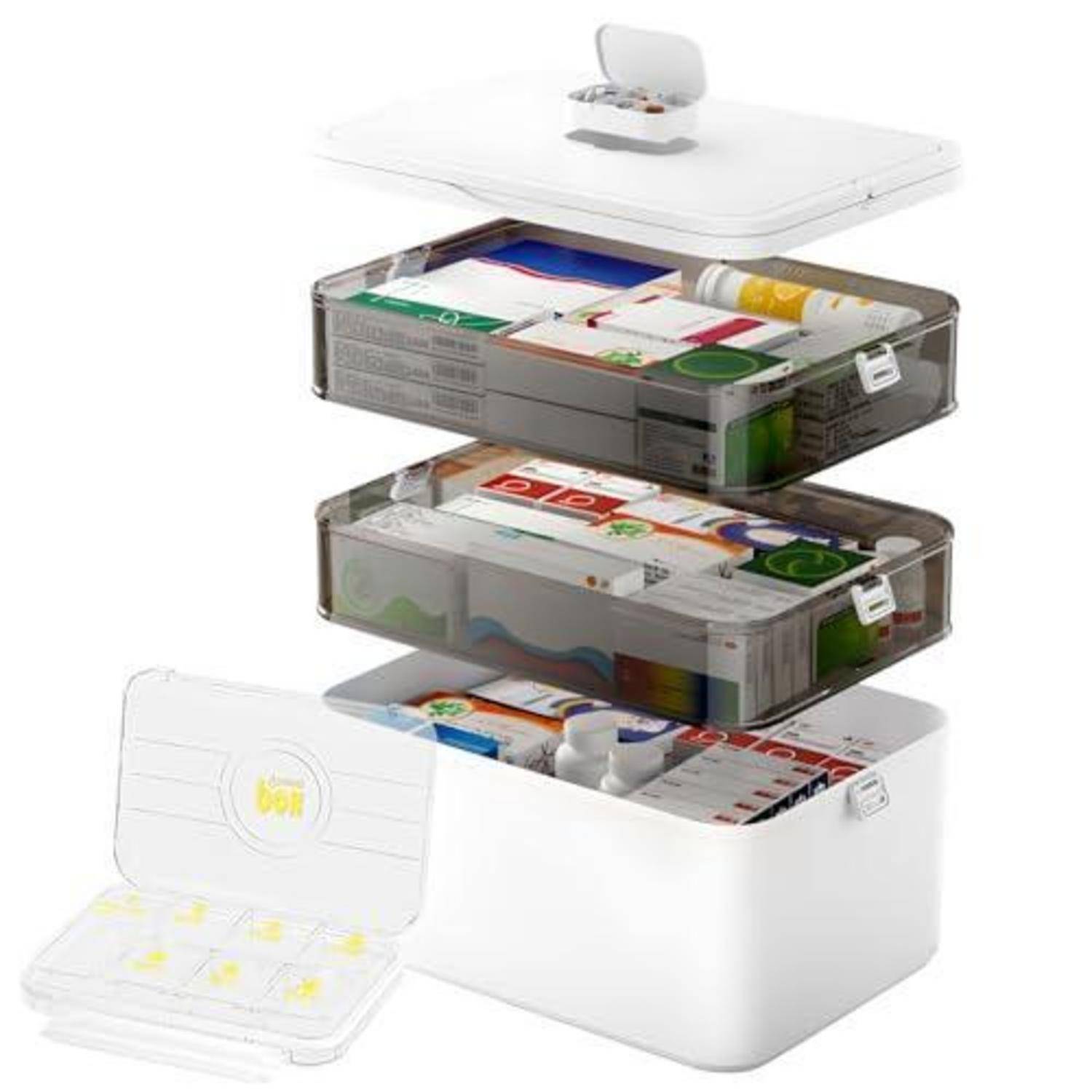Gestapelte transparente und weiße Pillenlagerungsboxen mit Fächern für Medikamente, offen gezeigt, um organisierte Kapseln und Blisterpackungen anzuzeigen.