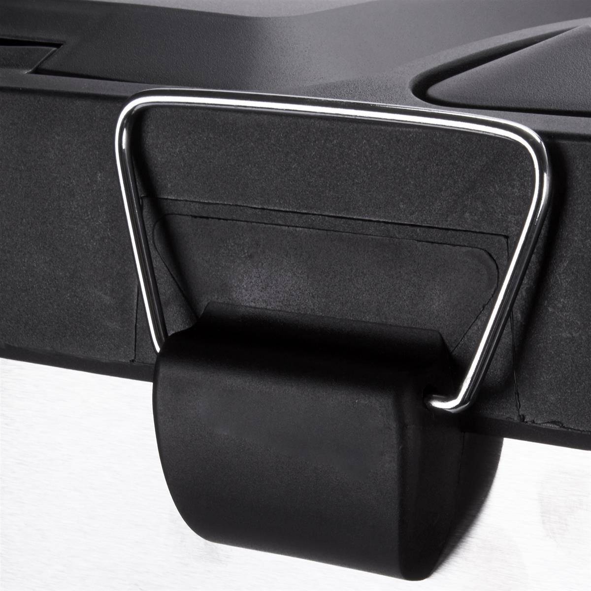 Nahaufnahme einer schwarzen Kabelführung und eines Steckers auf einem dunklen Gerätepanel, wahrscheinlich ein TV- oder Monitorständer.