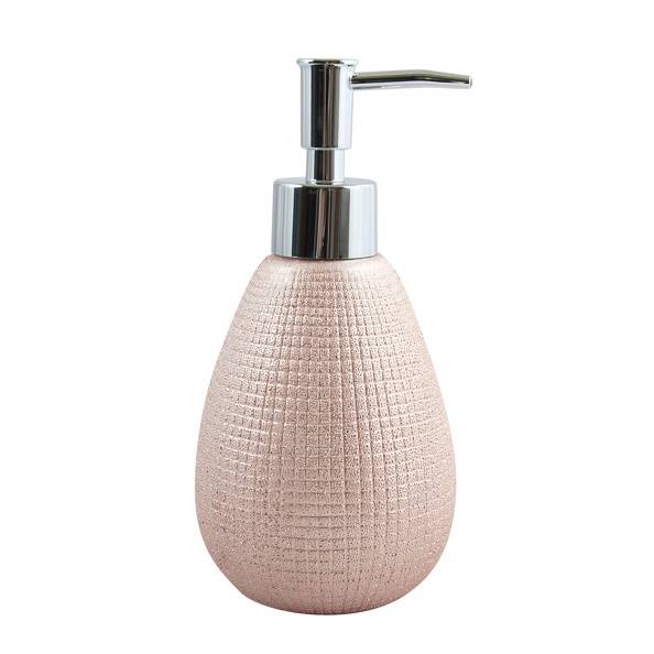 Seifenspender aus Beige mit Textur und verchromter Pumpe auf weißem Hintergrund.