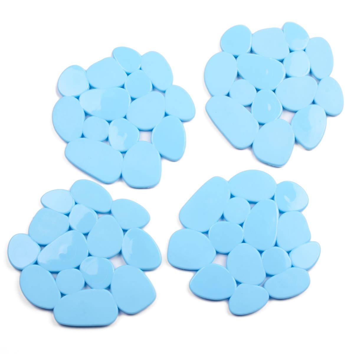 Vier Cluster von hellblauen ovalen Kieselsteinen oder Bonbons auf weißem Hintergrund angeordnet.