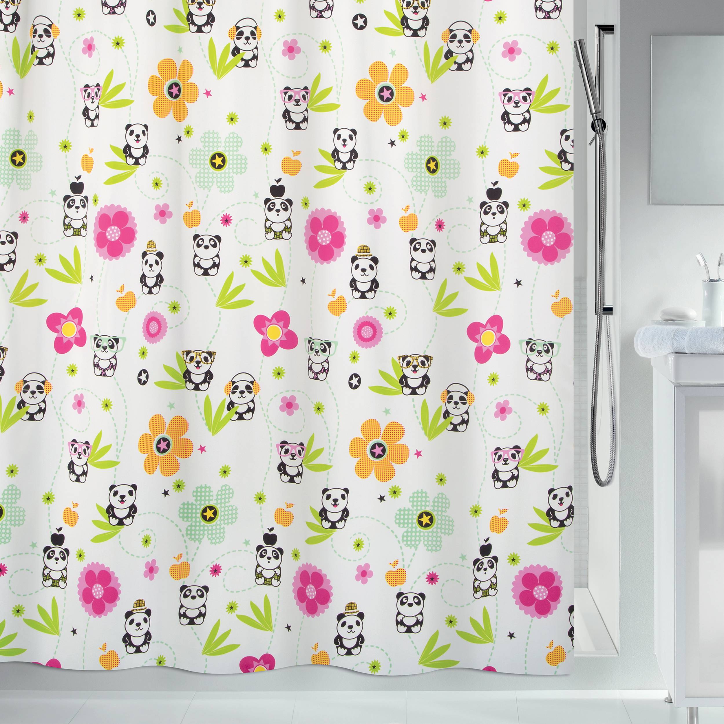 Bunter Duschvorhang mit sich wiederholendem Panda- und Blumenmuster im Badezimmer