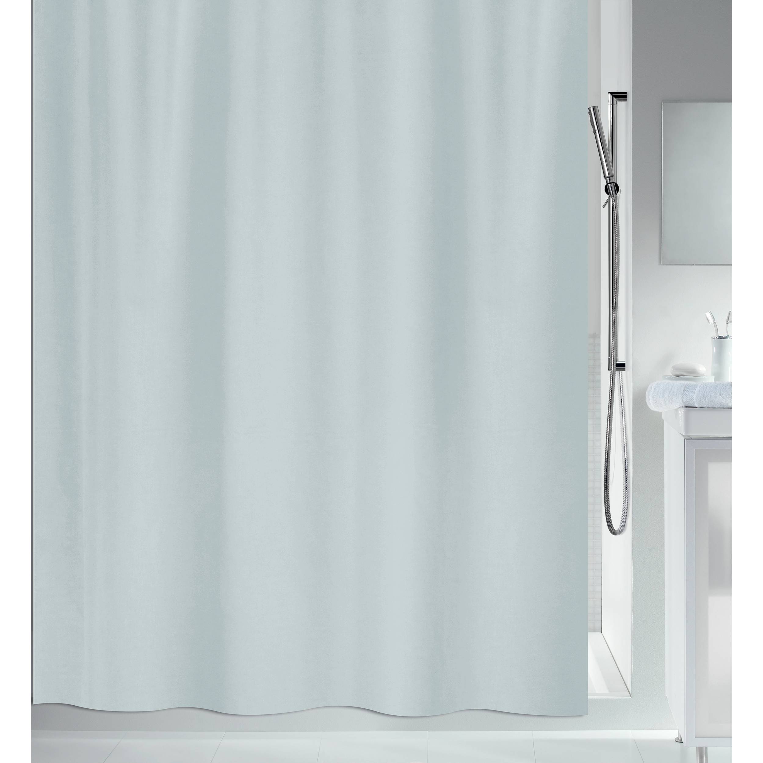Hellgrauer Duschvorhang, der in einem hellen, modernen Badezimmer hängt und teilweise eine Glaseinfassung der Dusche und den Waschbereichbereich zeigt.