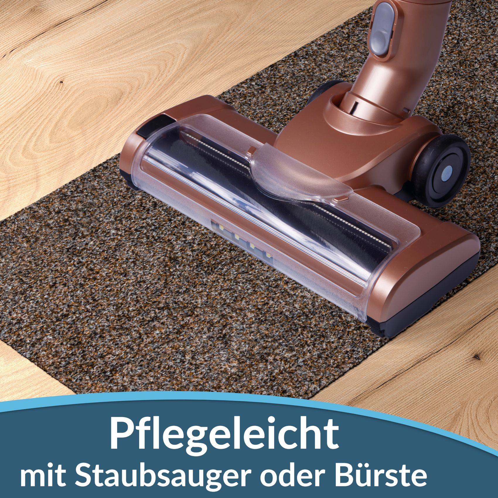 Staubsaugerkopf reinigt einen Teppich, mit deutschem Text „Pflegeleicht mit Staubsauger oder Bürste" am unteren Ende.