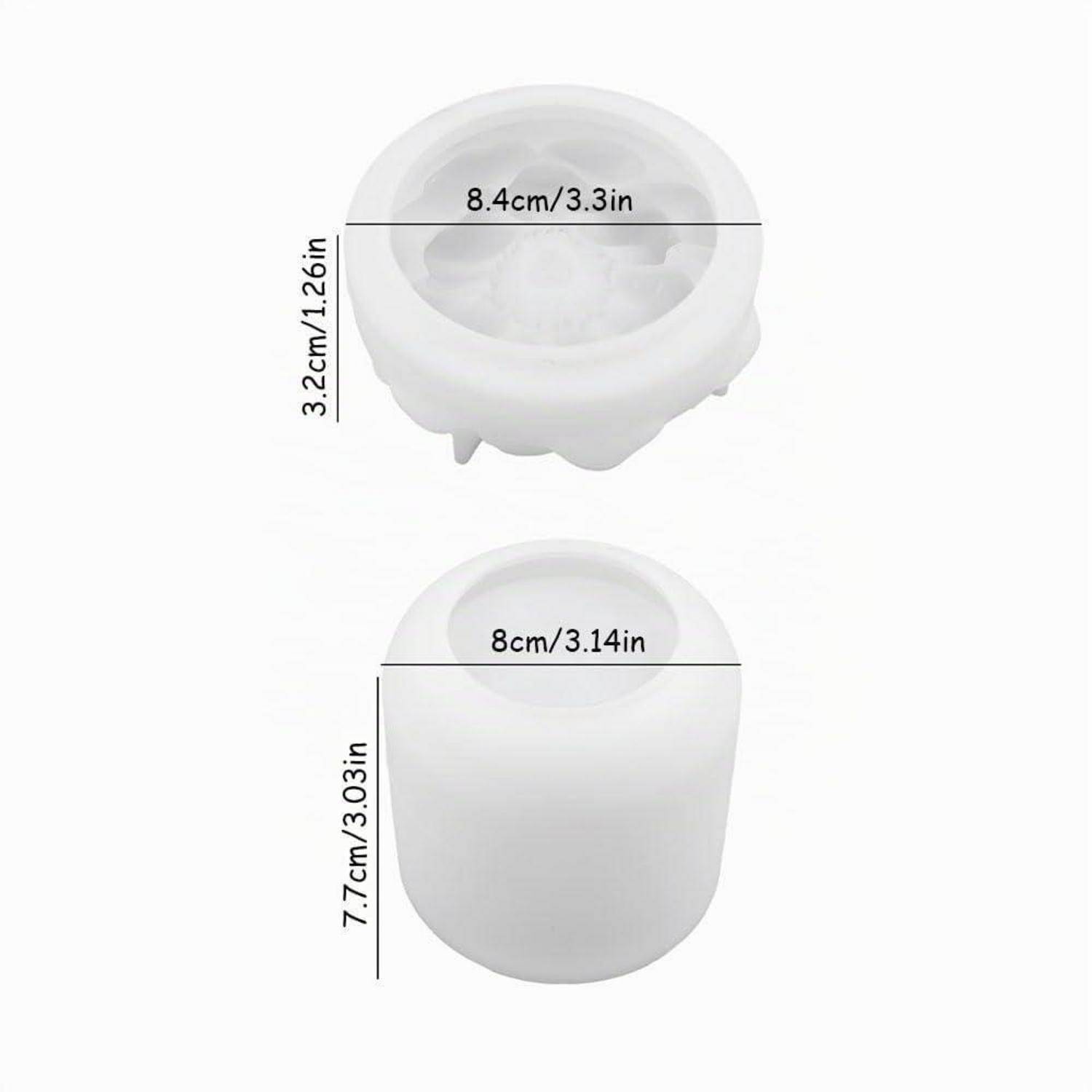 Maßstabgetreue Zeichnung einer kleinen weißen Tasse oder Form, die oben eine Breite von 8,4 cm und eine Höhe von 3,2 cm zeigt, sowie eine Seitenbreite von 8 cm und eine Höhe von 7,7 cm.