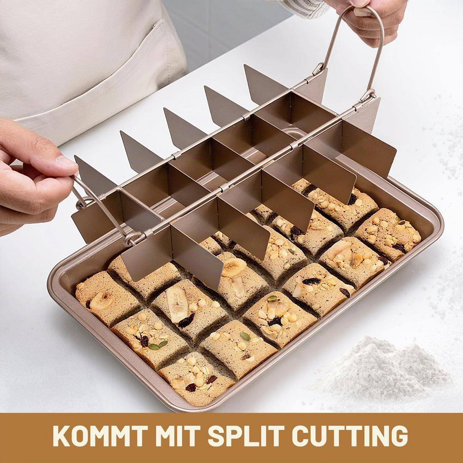 Hände halten einen Metallblech-Teiler-Schneidbehälter, um gebackene Quadrate in gleichmäßige Stücke zu schneiden; Text liest „KOMMT MIT SPLIT CUTTING".