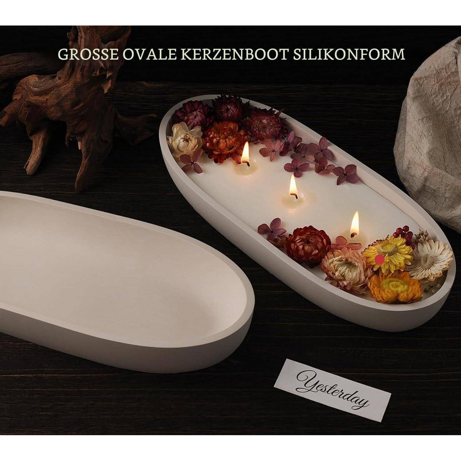 Ovale Silikonkerzenboot-Form mit drei brennenden Kerzen und getrockneten Blumen; Text lautet „GROSSE OVALE KERZENBOOT SILIKONFORM" und „Yesterday"".