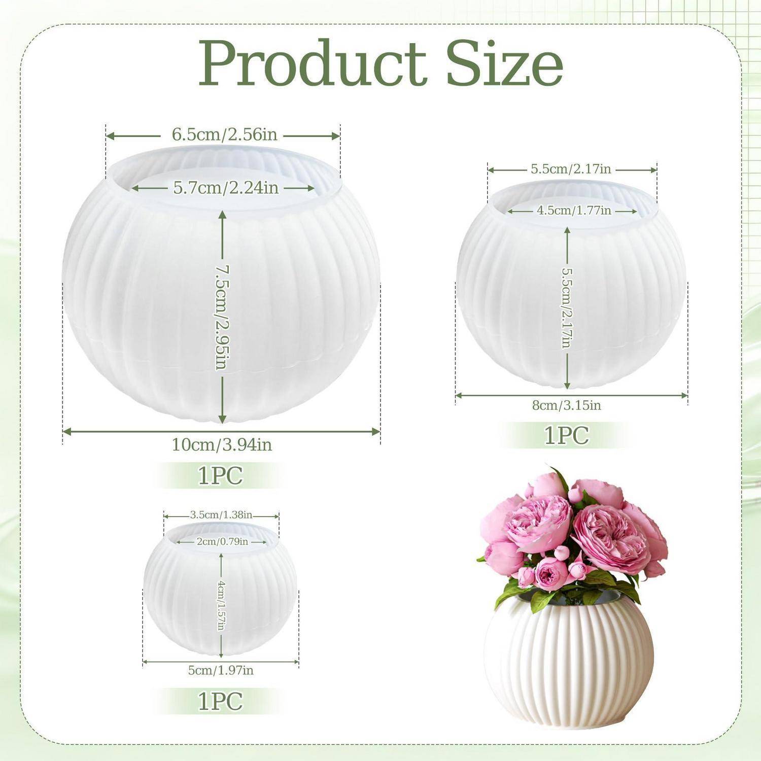Größendiagramm für eine gerippte weiße Vase: groß 10cm x 7,5cm, mittel 8cm x 7,5cm, klein 5cm x 4cm; Blumenstrauß in der Vase dargestellt.