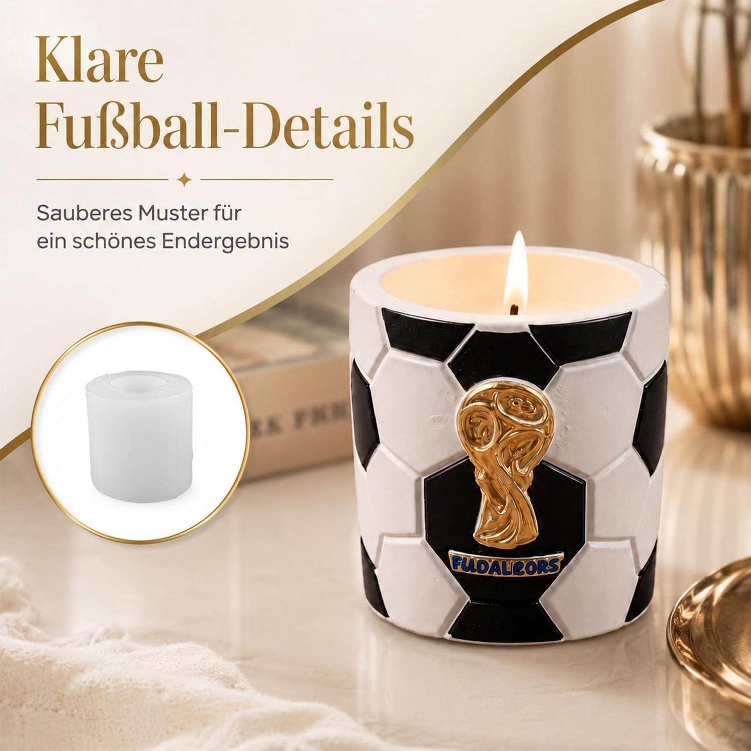 Werbebild einer Fußballthemen-Kerze mit einem Weltpokal-Emblem und deutschem Text: 'Klare Fußball-Details' und 'Sauberes Muster für ein schönes Endergebnis'.