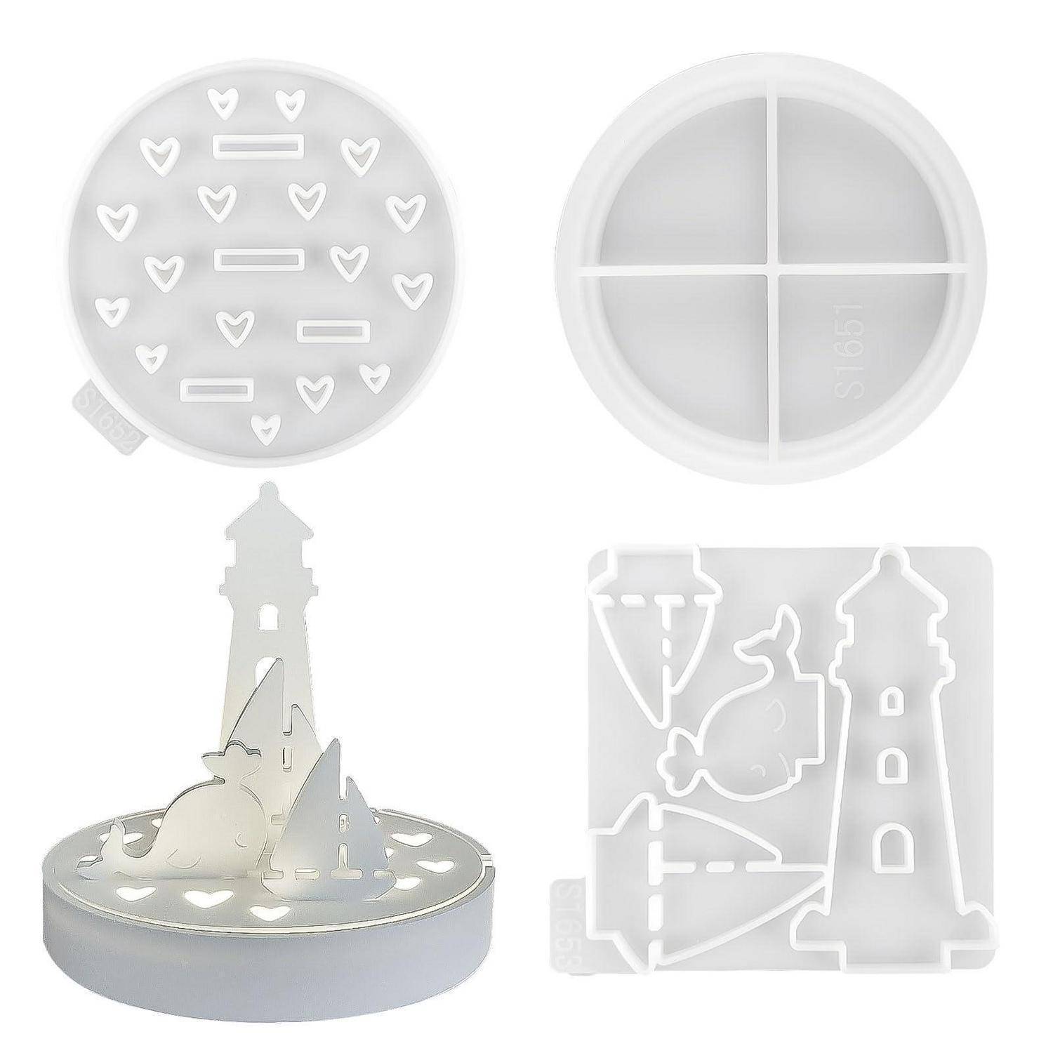 Satz von vier weißen dekorativen schablonenartigen Designs, einschließlich kreisförmiger Muster mit Herzen und Stäben sowie Leuchtturm-Ausschnitten, dargestellt als Produktcollage.