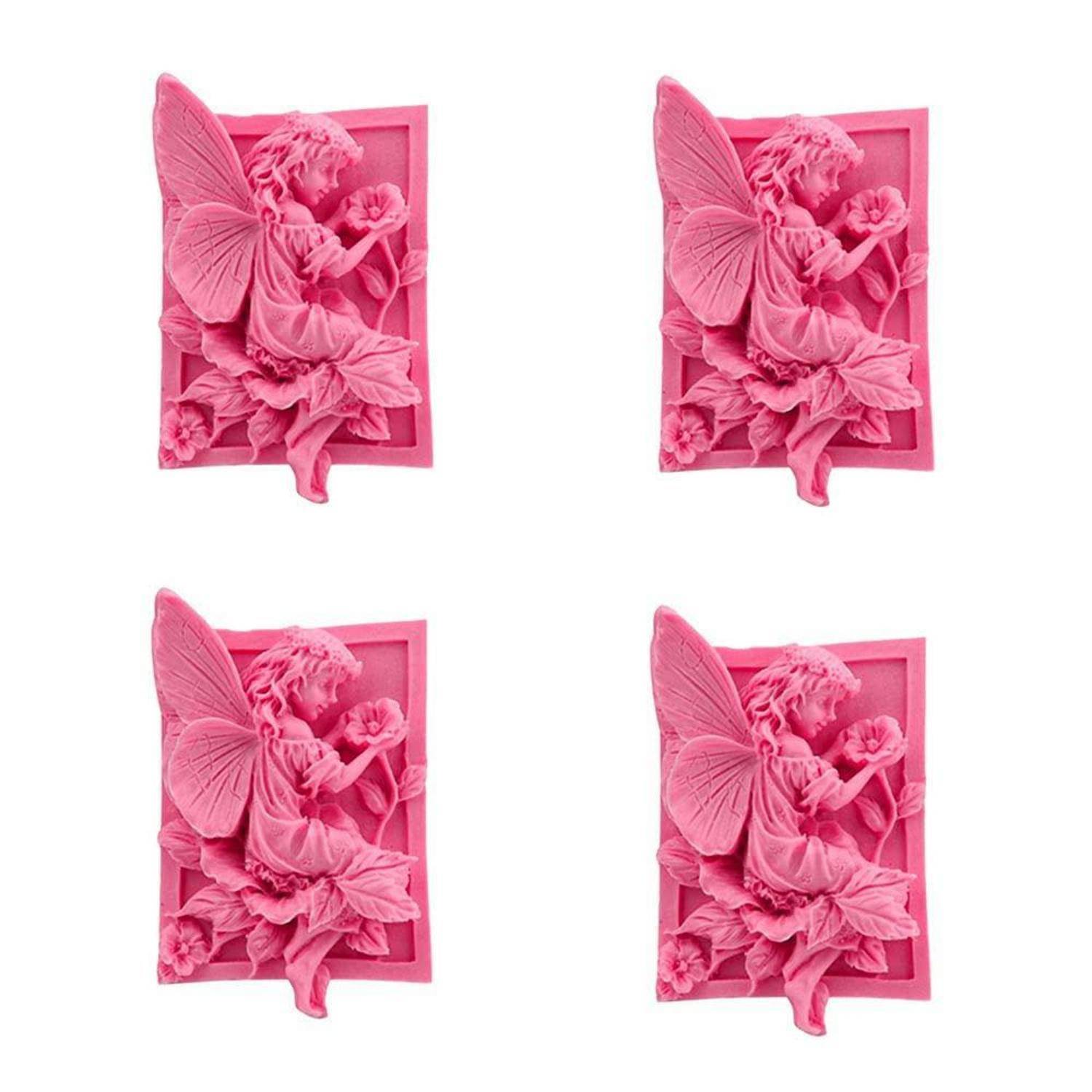 Vier rosa Feenreliefornamente in einem 2x2-Raster, jeweils mit einer geflügelten Fee mit einer Blume auf einer rechteckigen Plakette.